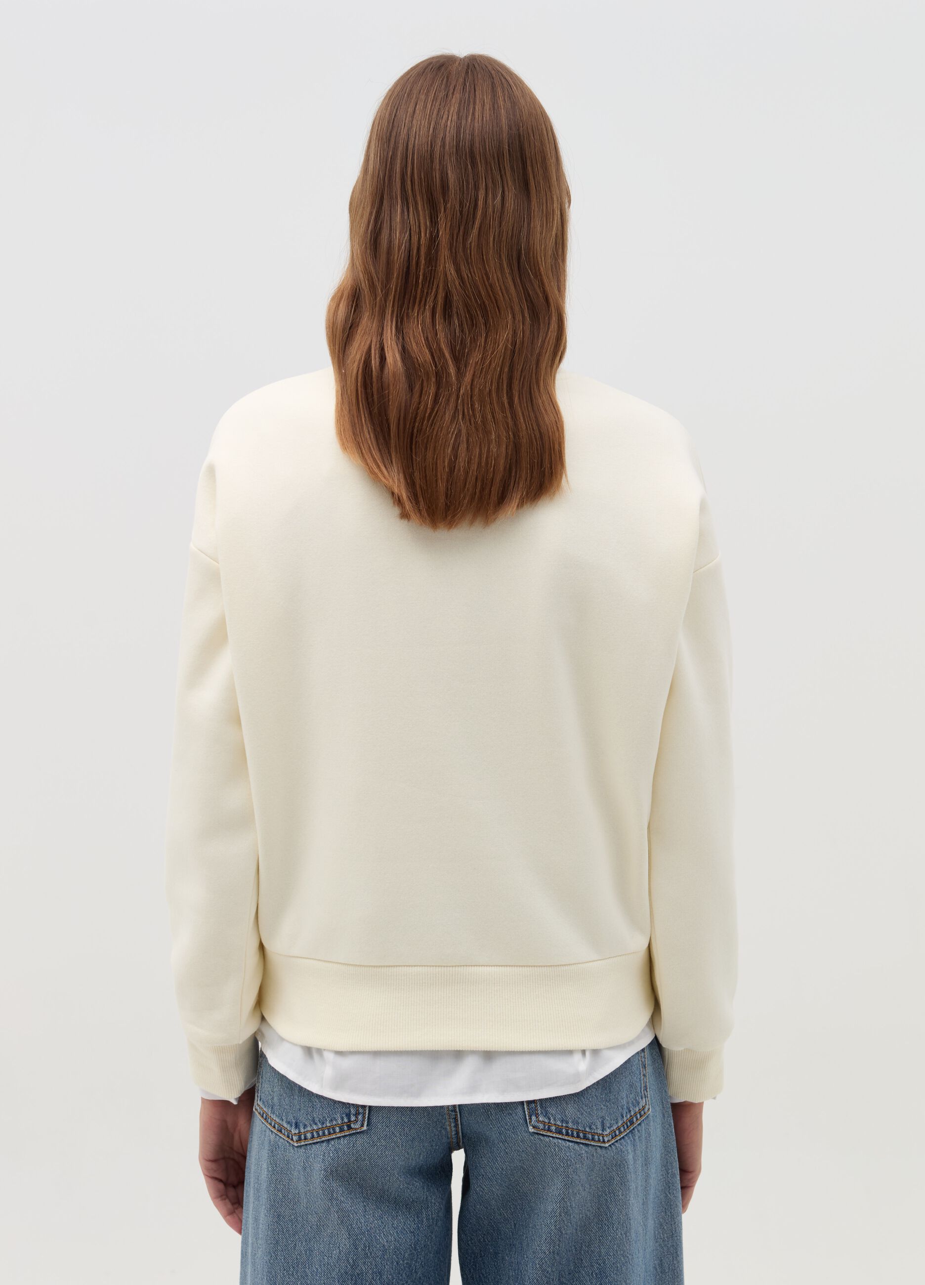 Sweatshirt with floral embroidery and round neck