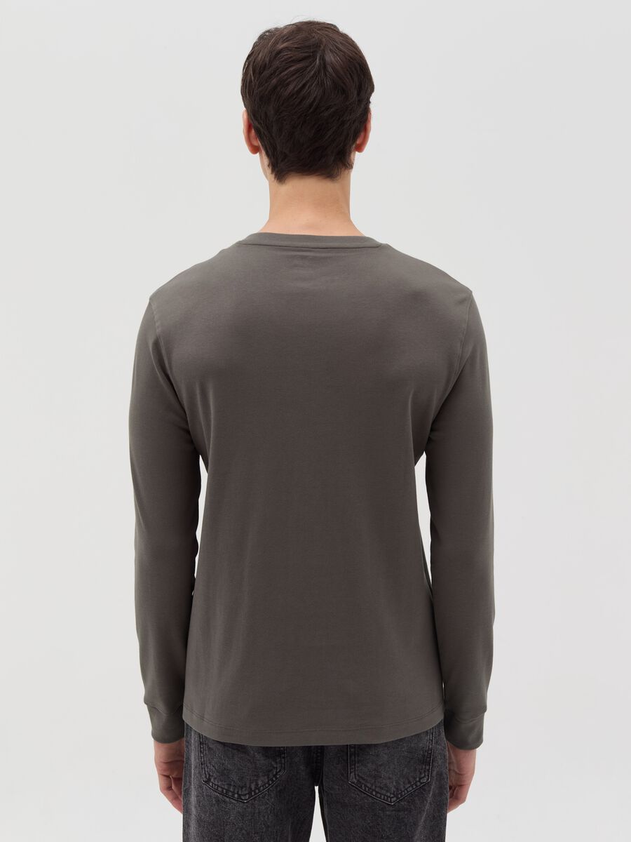 Long-sleeved T-shirt with V neck_2