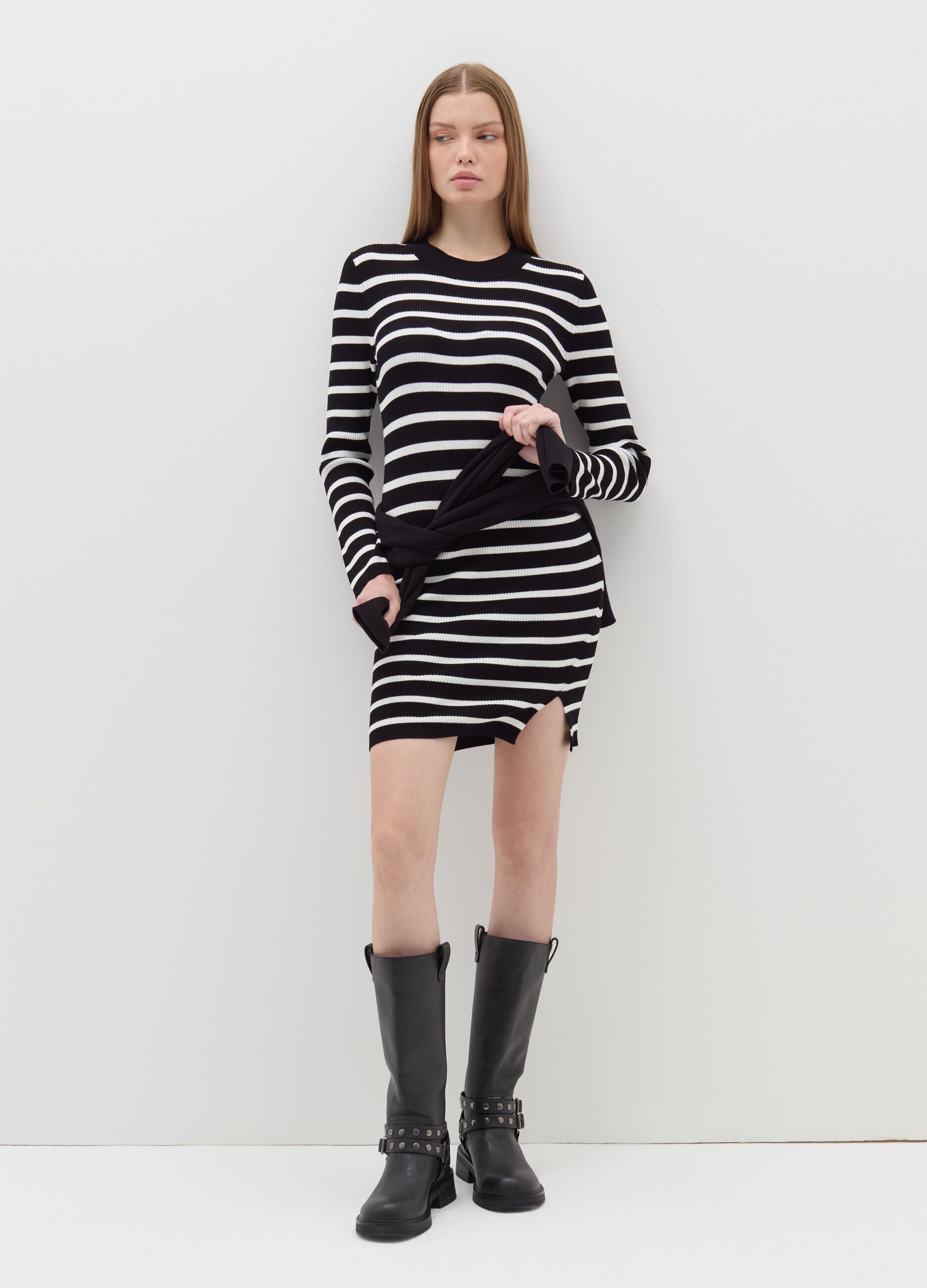 Short ribbed dress with striped pattern