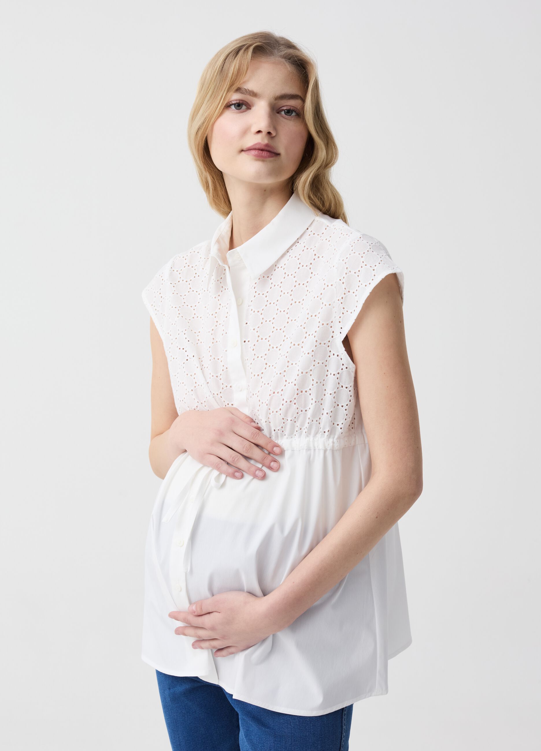 Maternity blouse with inserts