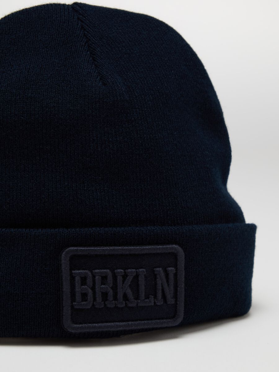 Berretto in maglia con patch "BRKLN"_2