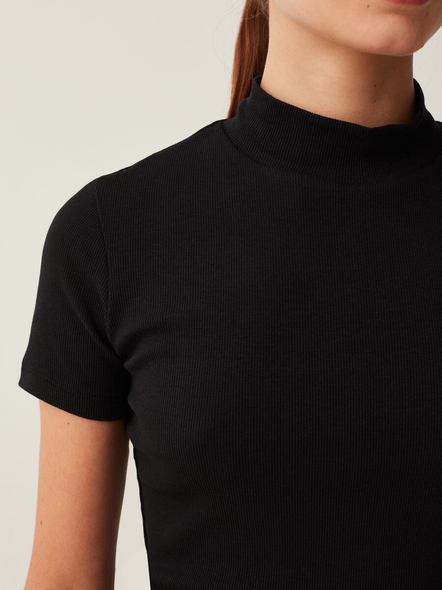 Slim ribbed T-shirt with mock neck_3