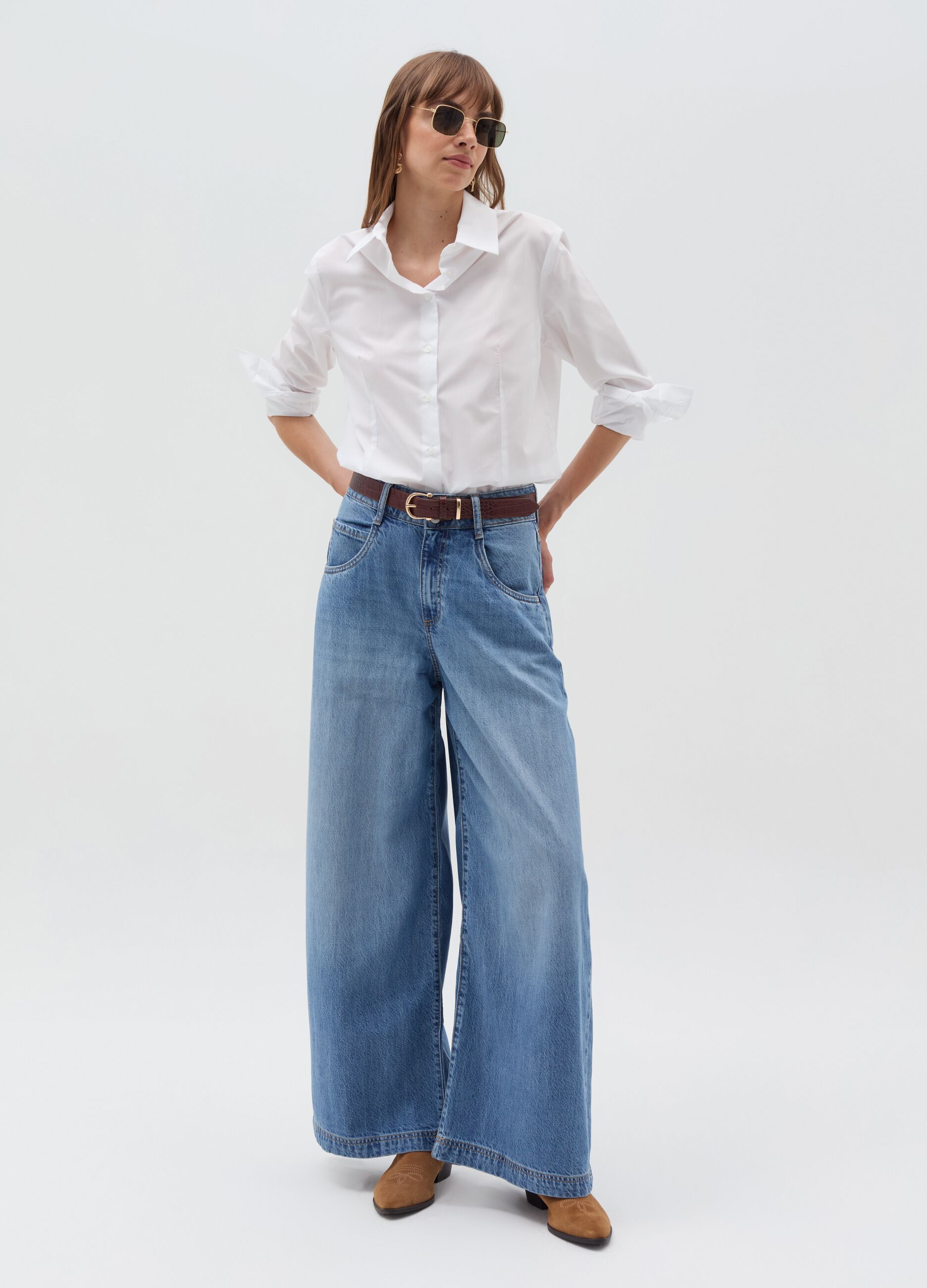 Relaxed-fit jeans with high waist