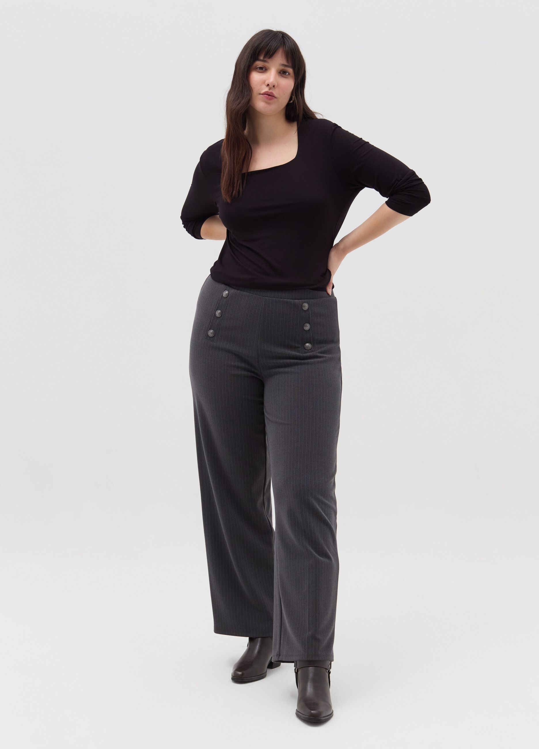 Wide trousers with buttons