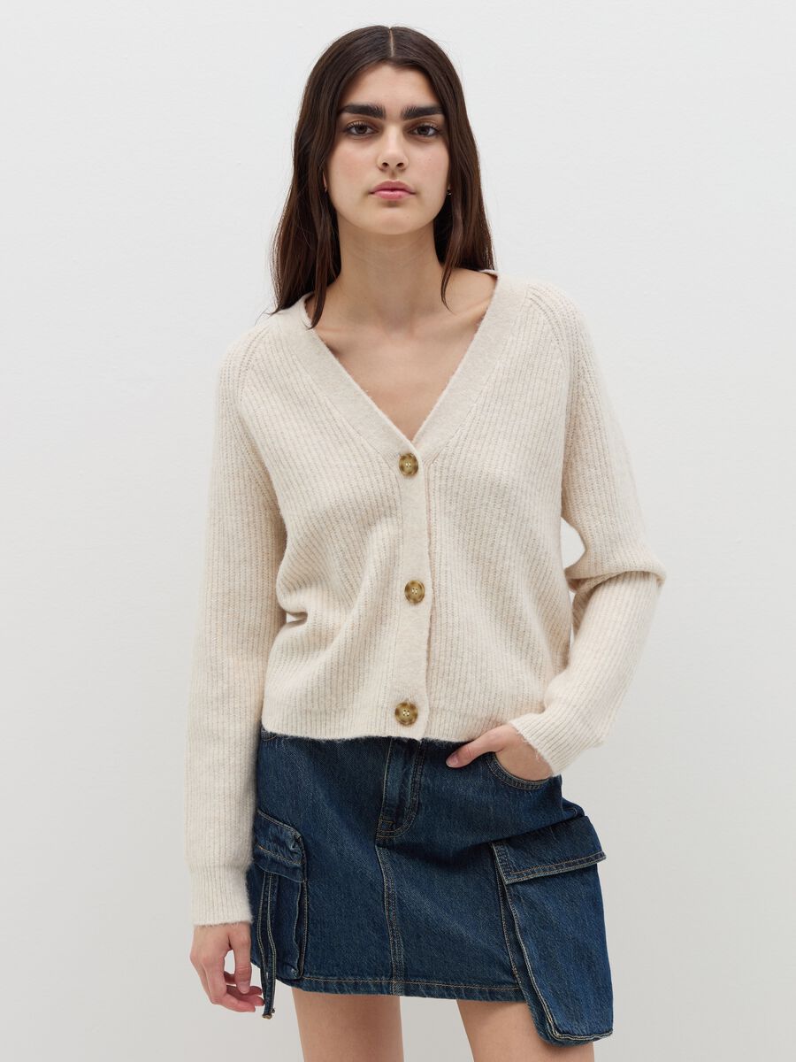 Ribbed cardigan with V neck_1