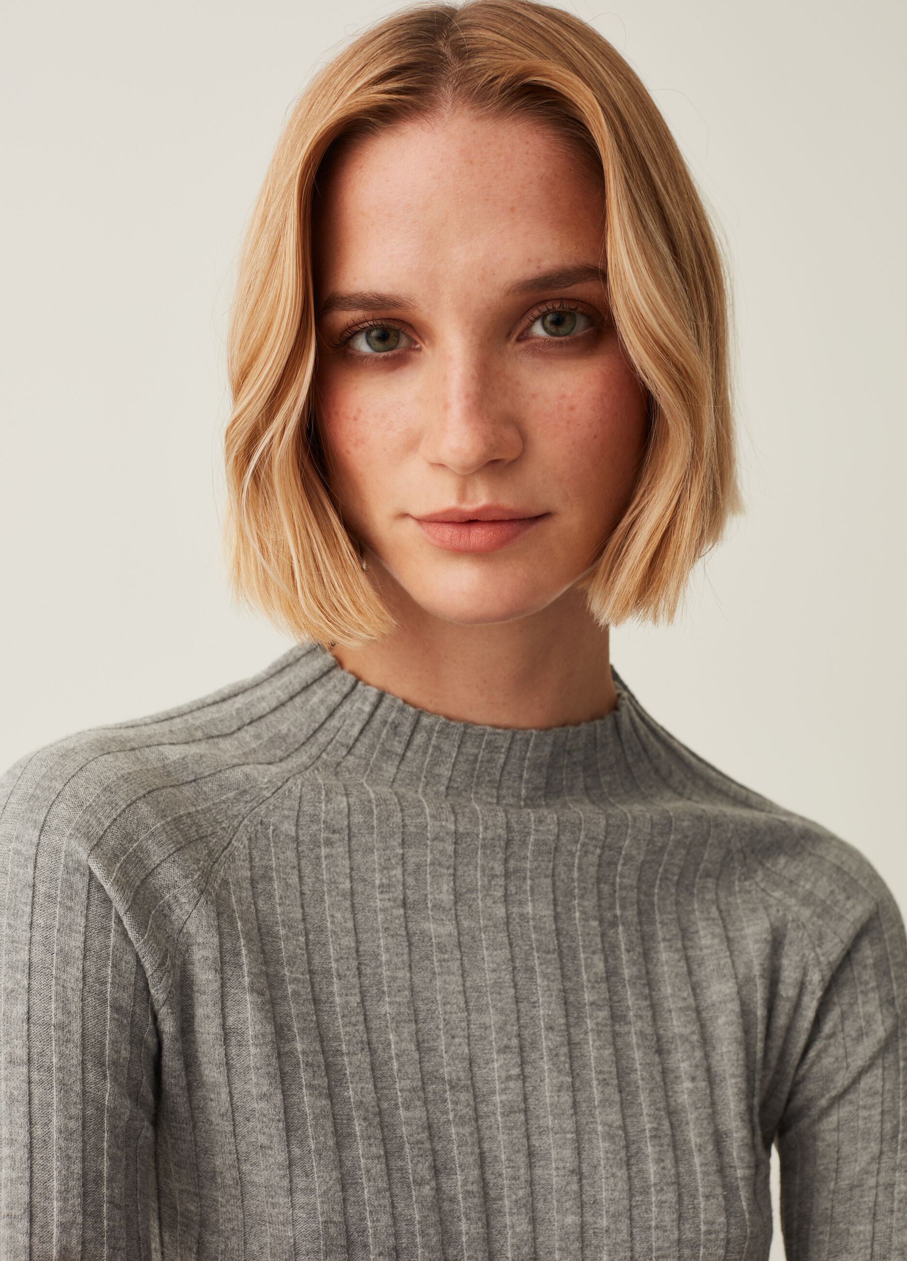 Flat-ribbed top with mock neck