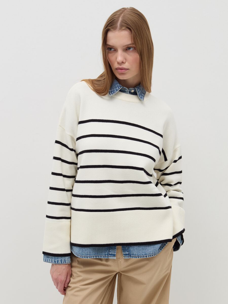 Striped pullover with slits_1