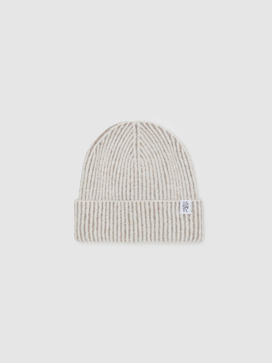 Essential hat in two-tone ribbing_0