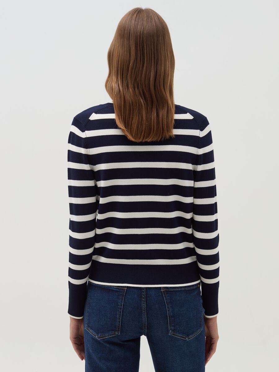 Striped cardigan with round neck_2