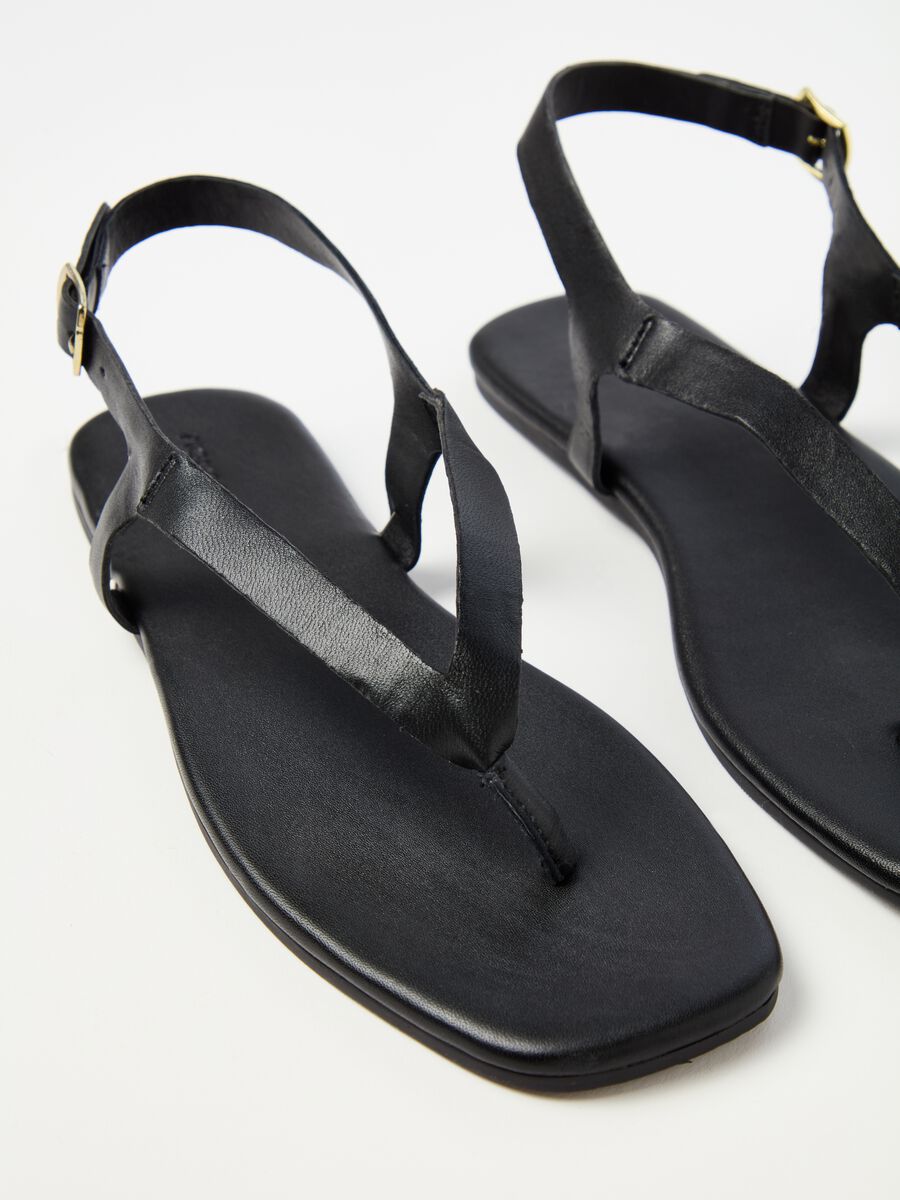Contemporary thong sandals in leather_2