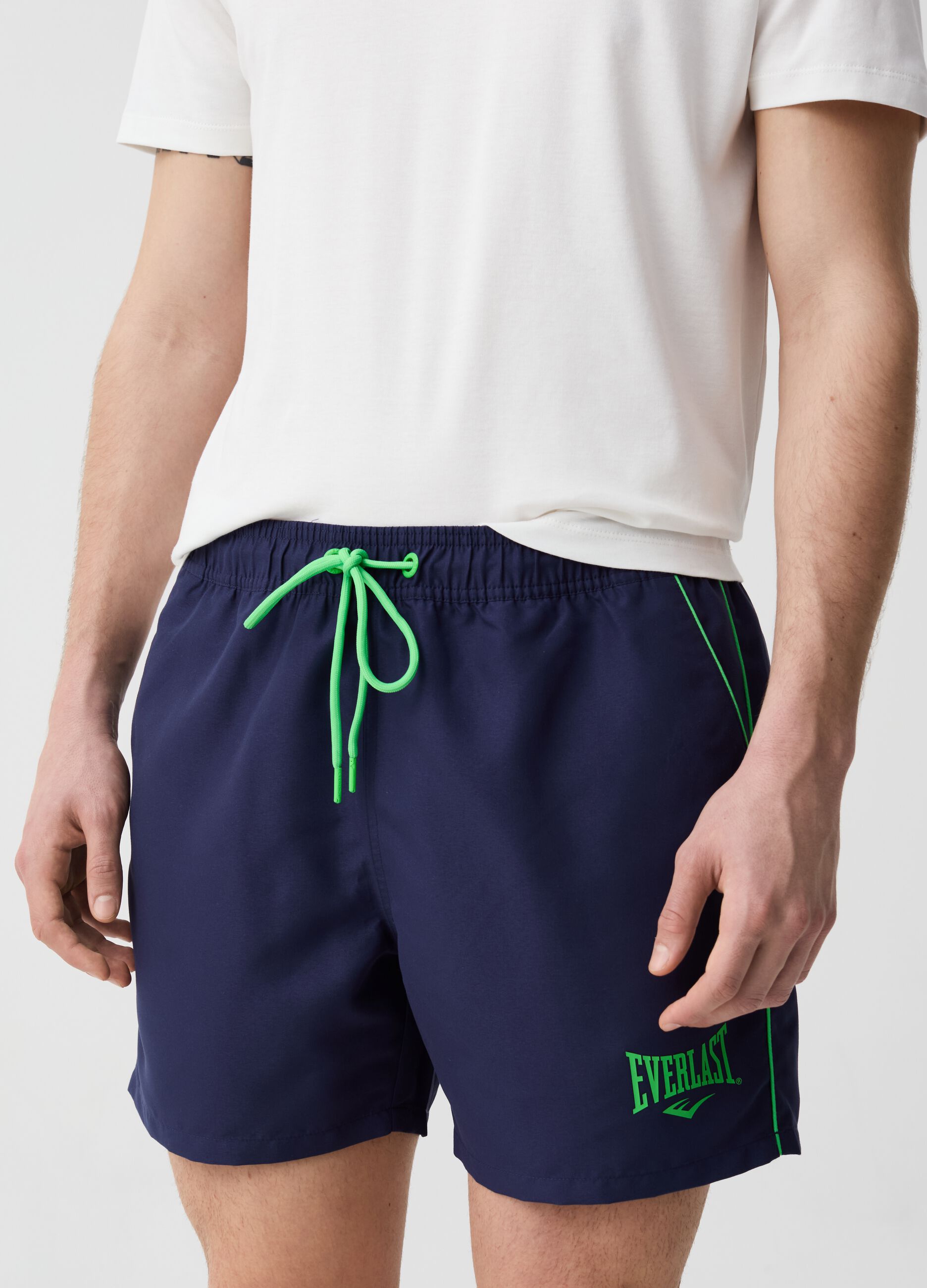 Swimming trunks with contrasting details