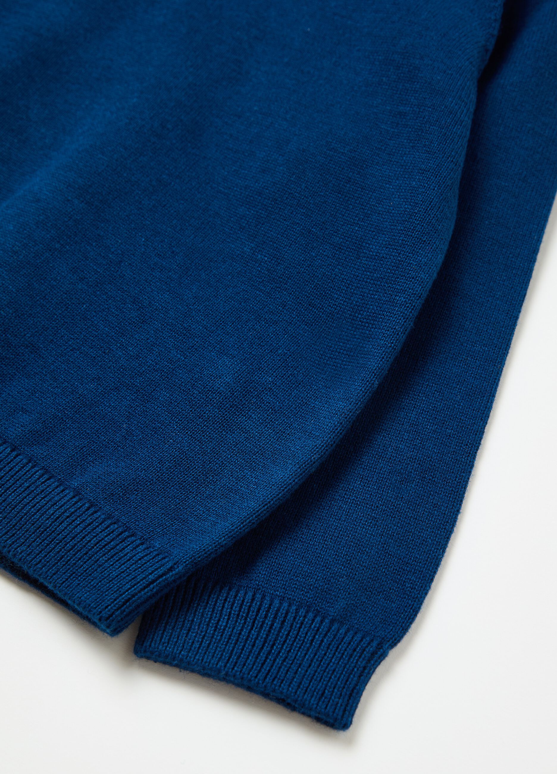 Solid colour 100% cotton knit pullover