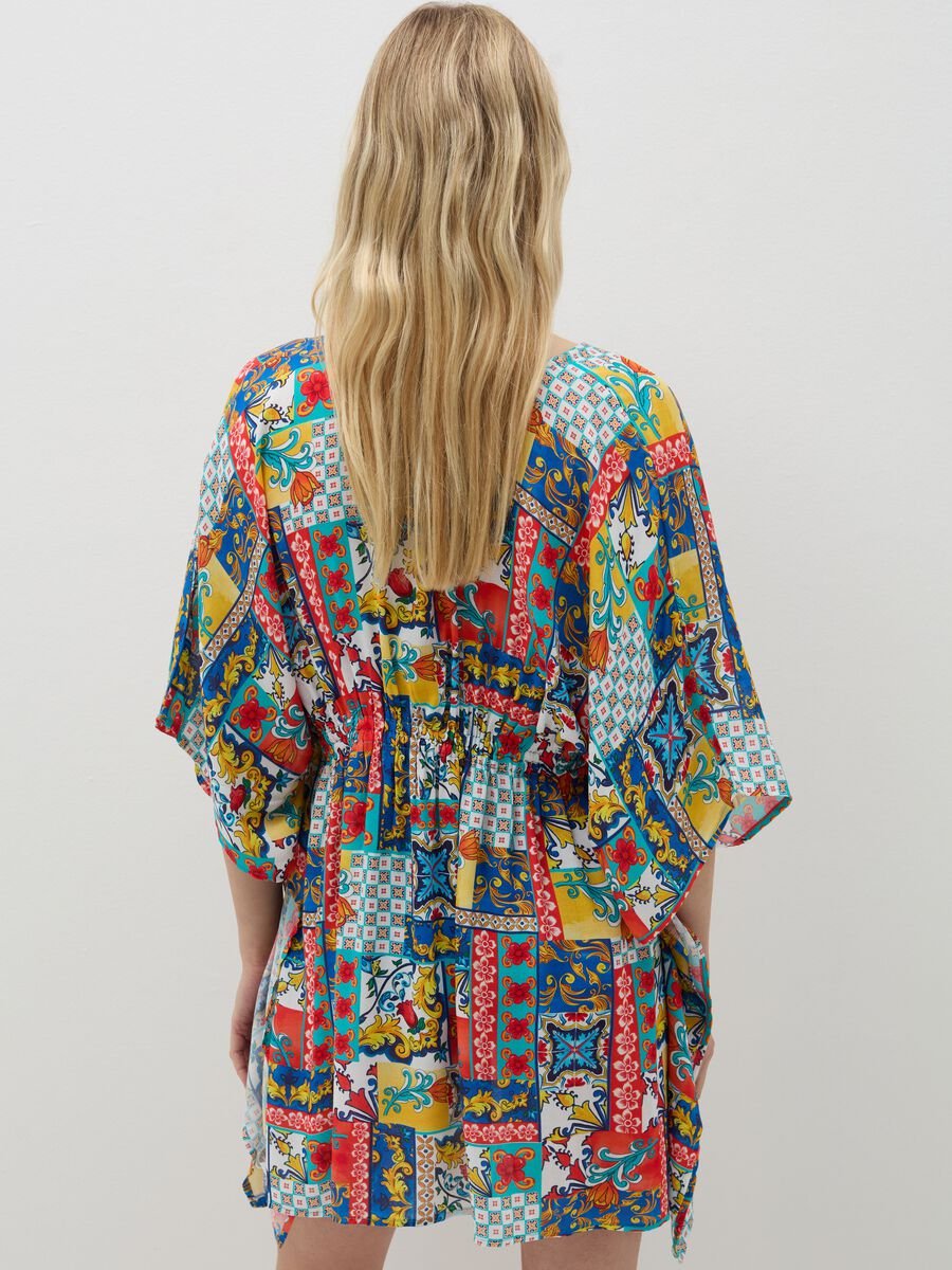 Beach cover-up poncho with majolica print_2