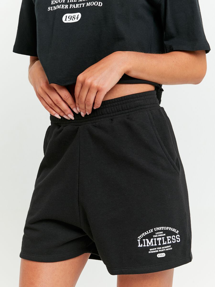 Fleece shorts with lettering print_2