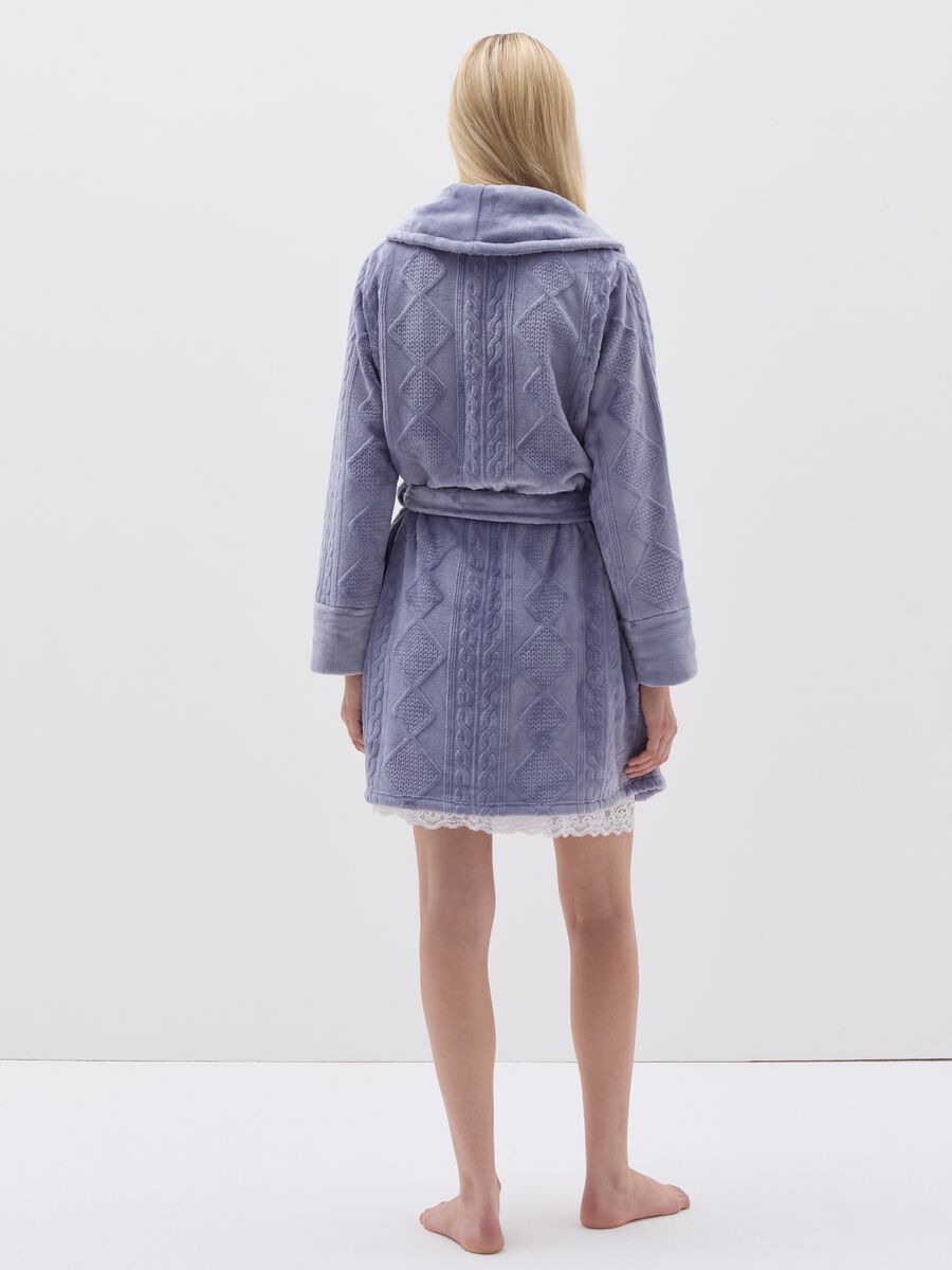 Short cable-knit dressing gown with diamond motif_2