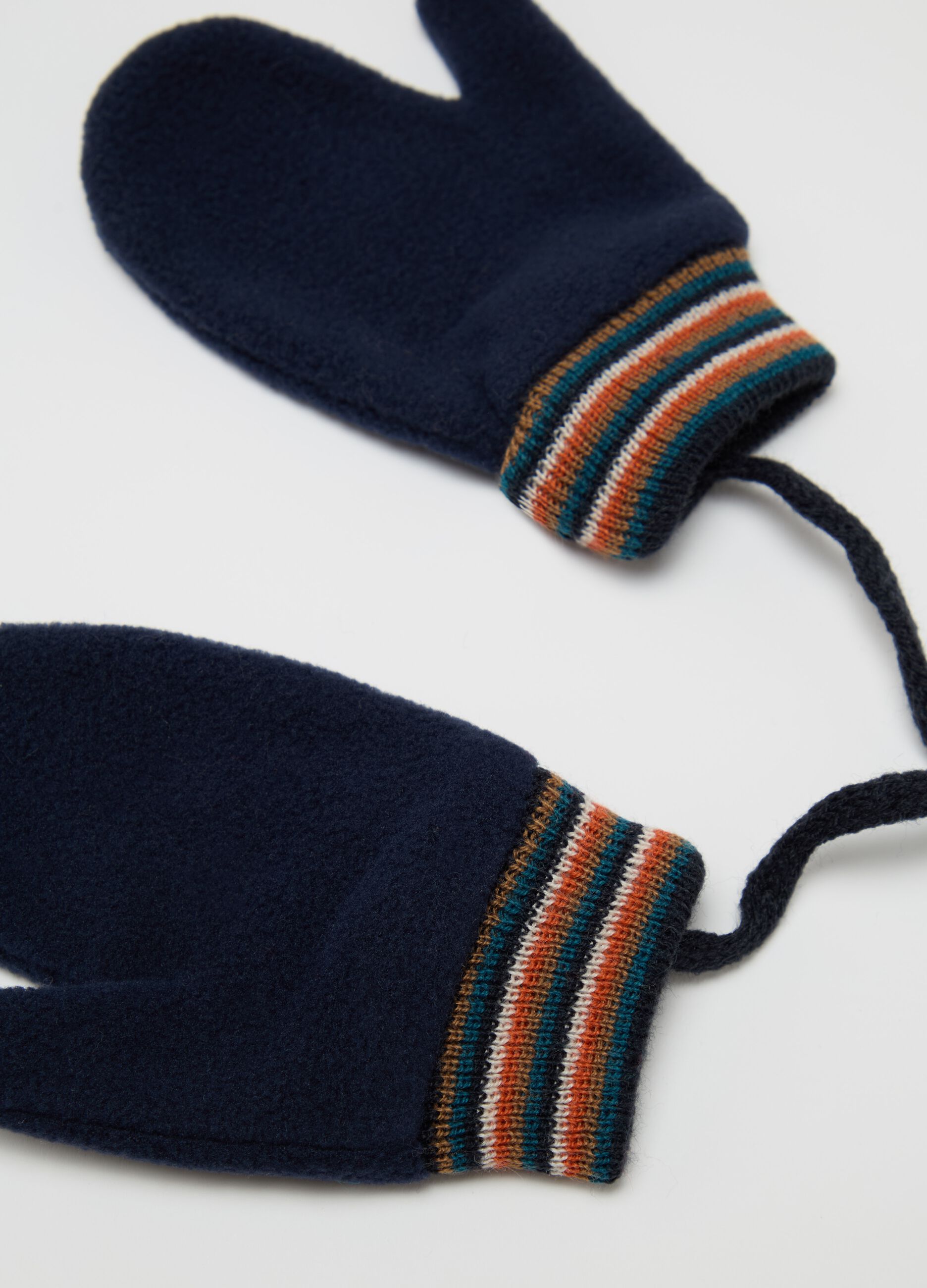 Fleece mittens with cord