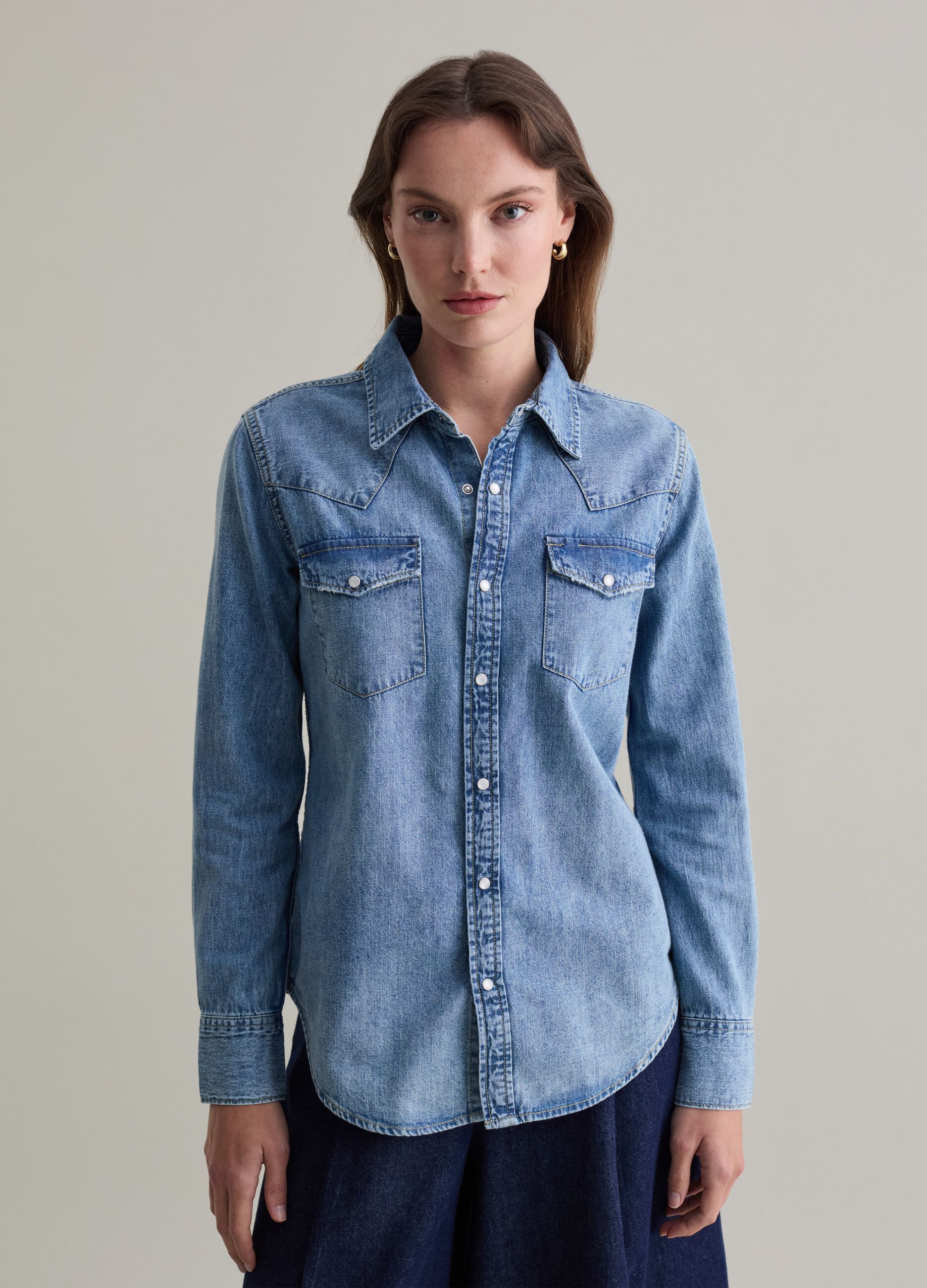 Western shirt in denim with pearl buttons