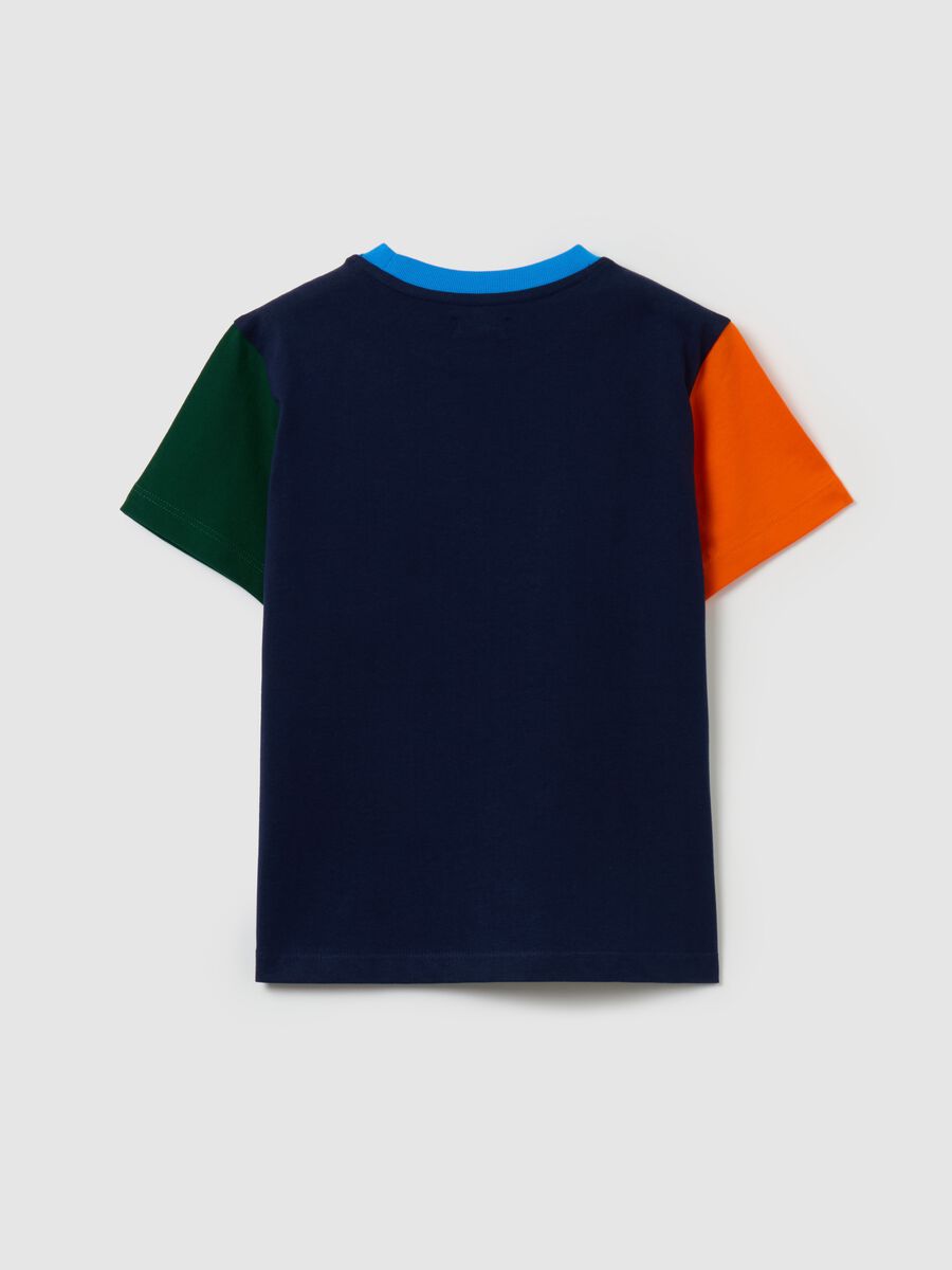 T-shirt color block con tasca e ricamo_1