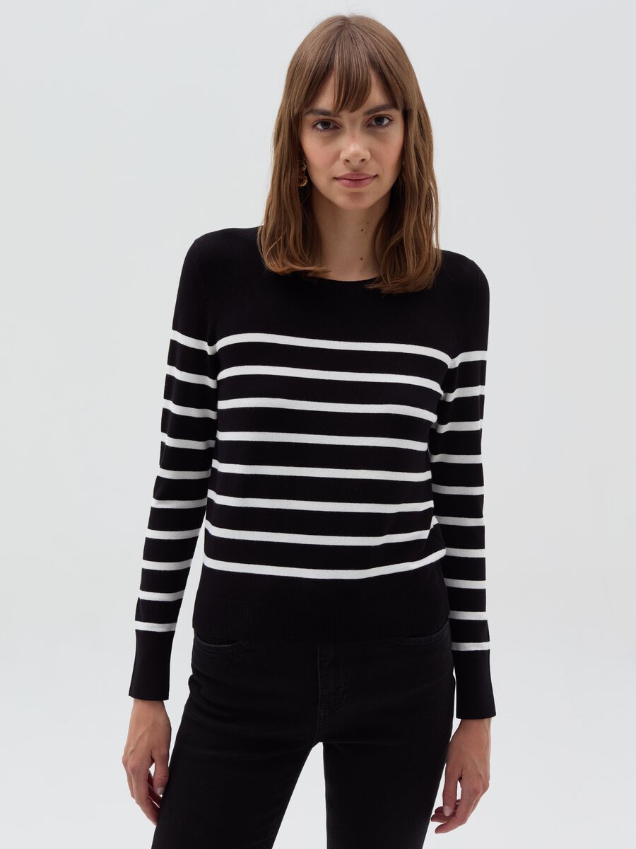 Long-sleeved striped knit shirt_1