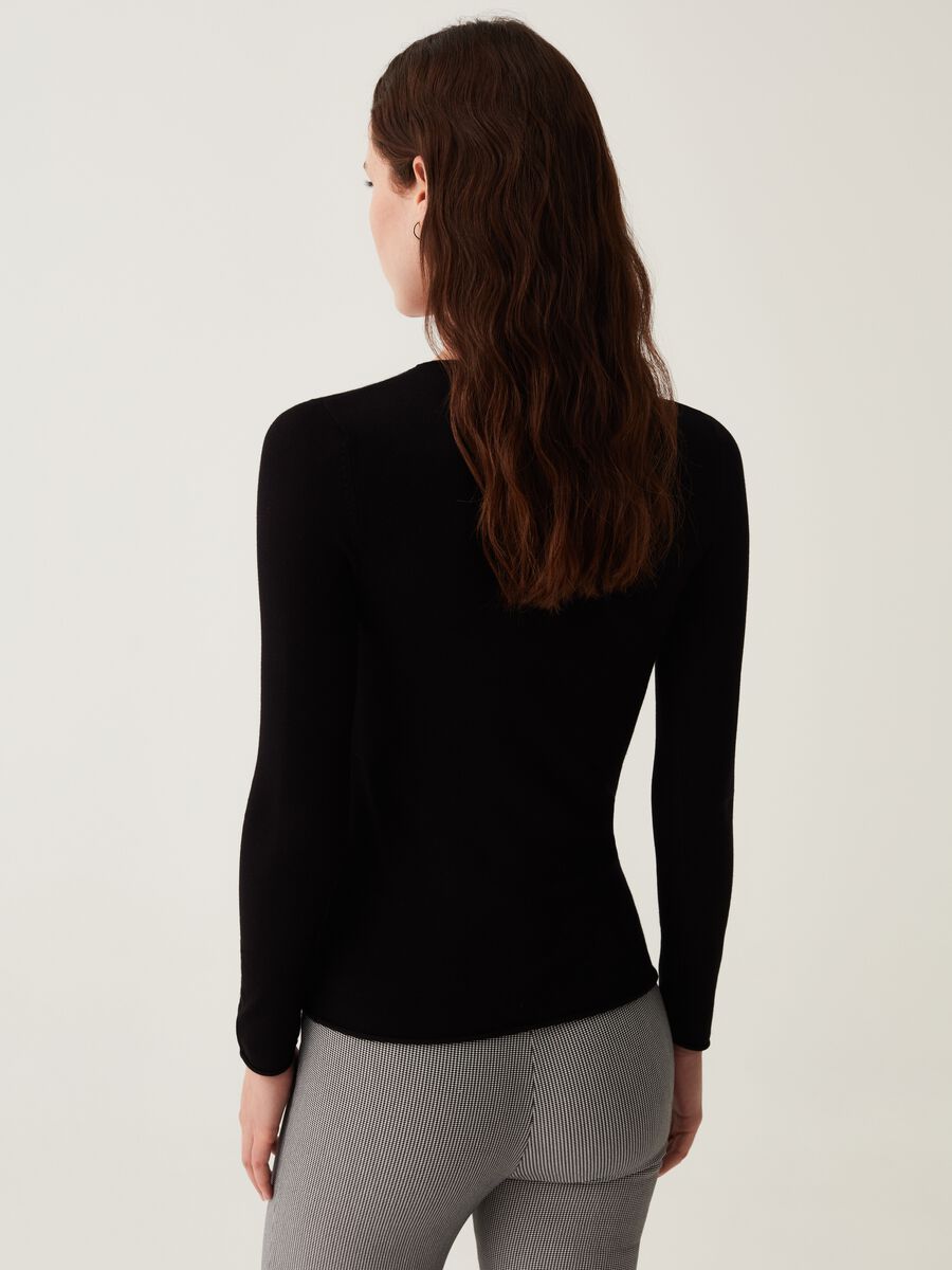 Long-sleeved top with round neck_2