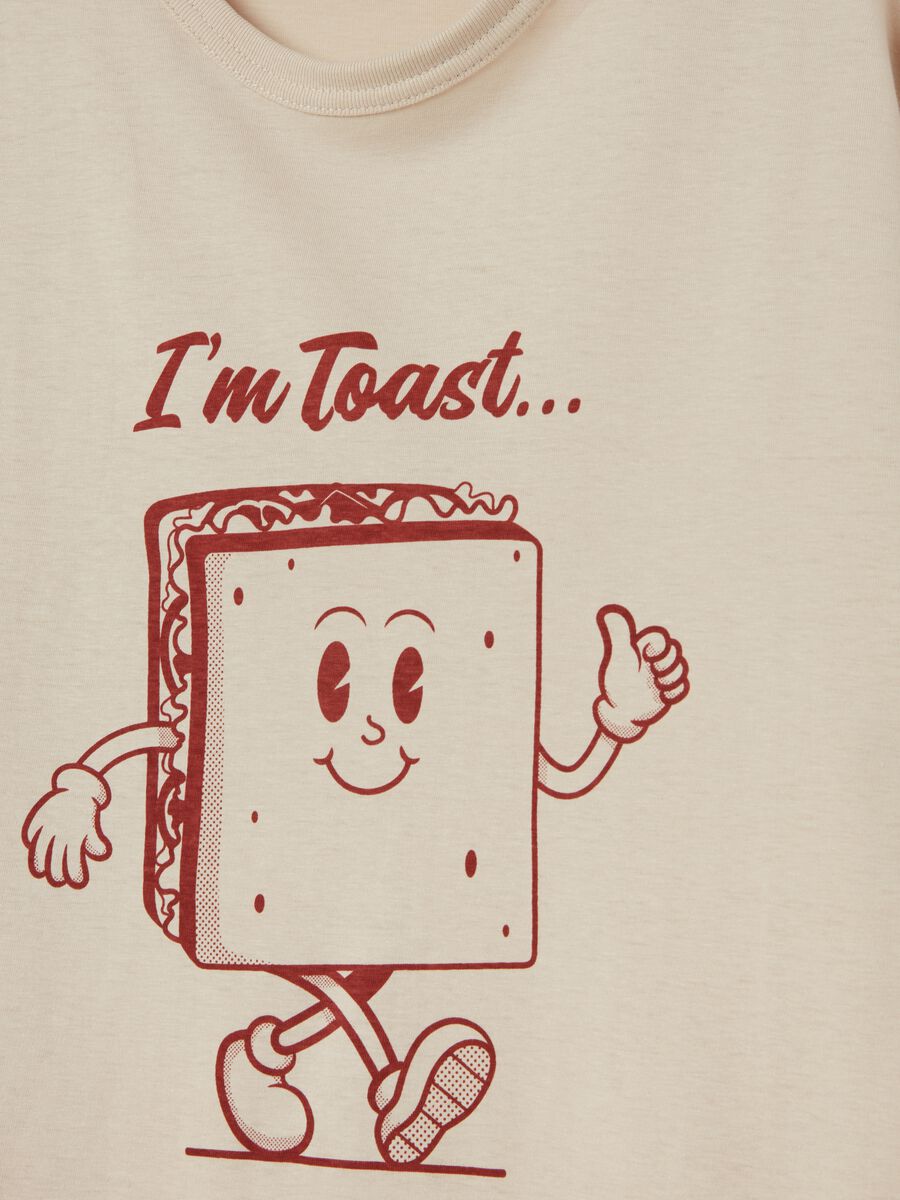 T-shirt with “I’m Toast” print_5