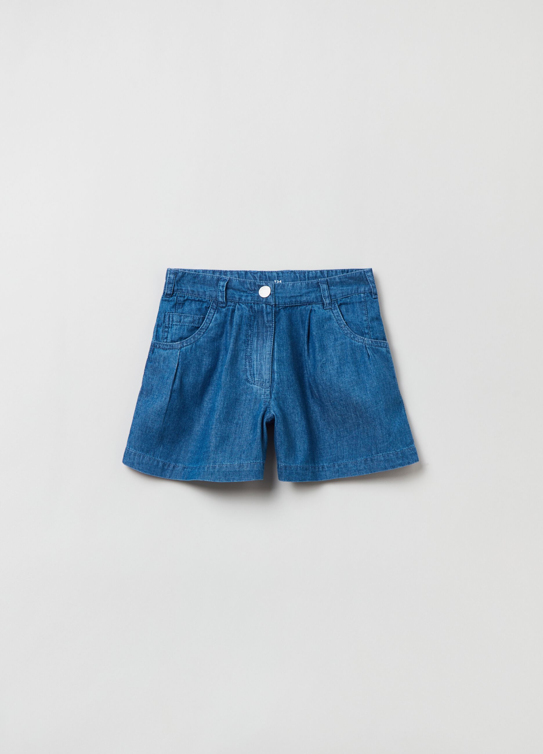 Denim shorts with five pockets