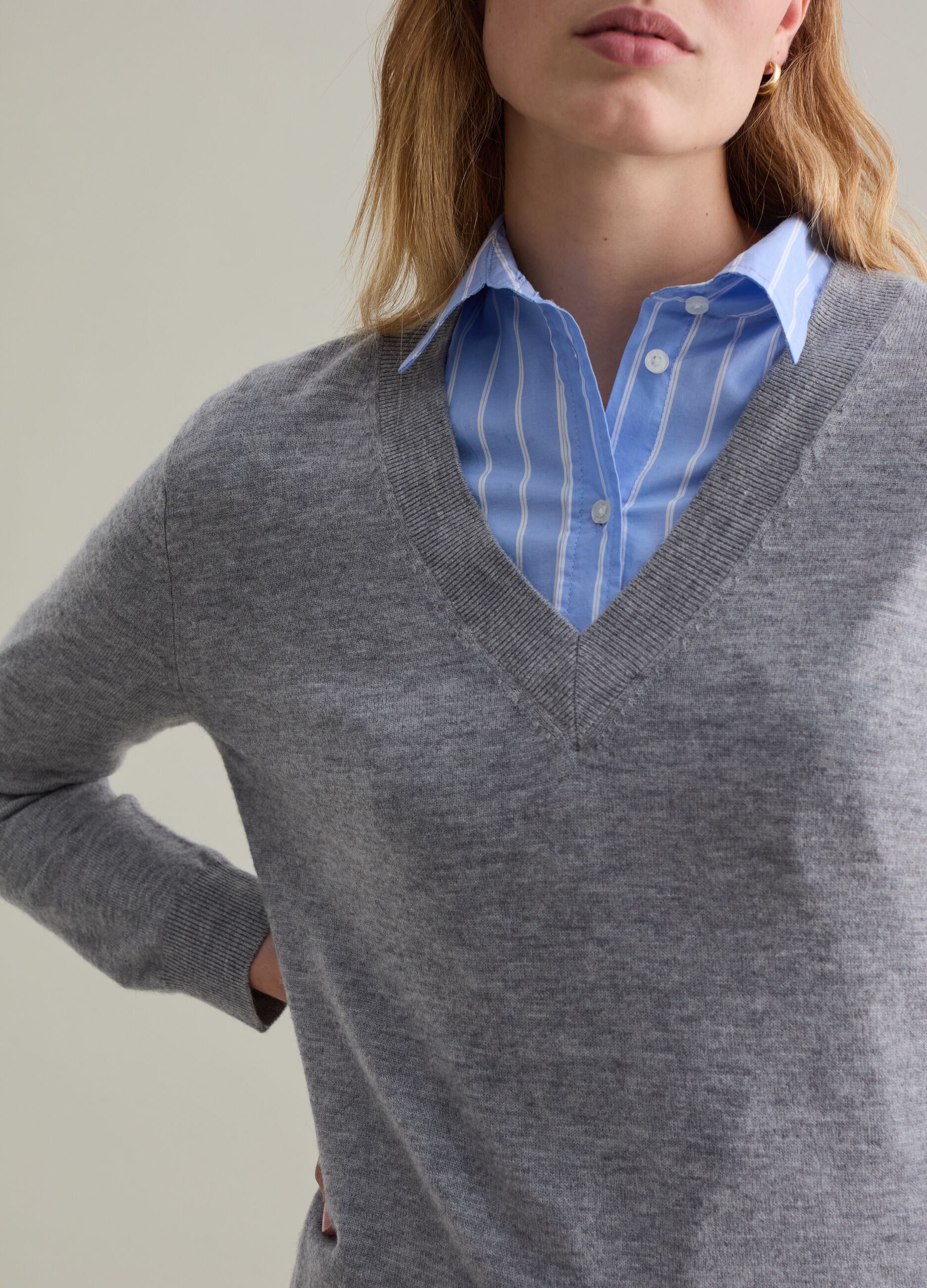 V-neck pullover in wool