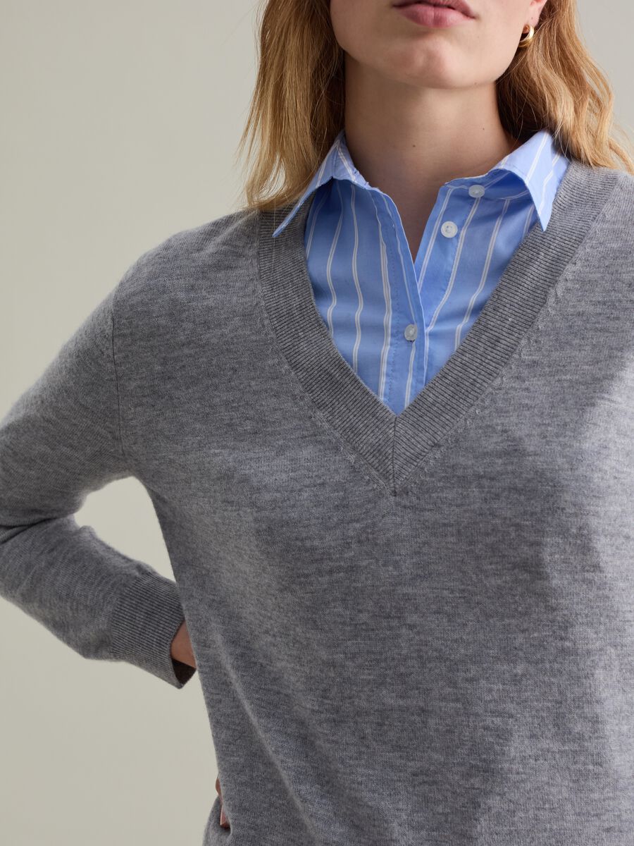 V-neck pullover in wool_3