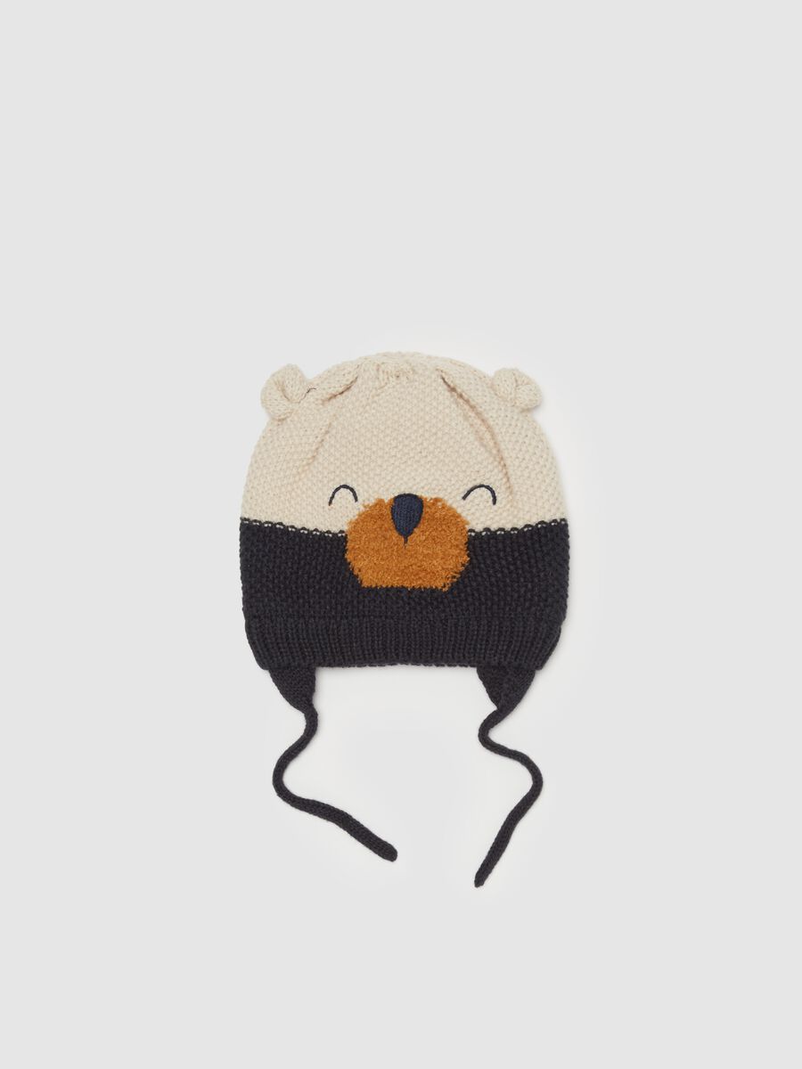 Hat with teddy bear embroidery and ear flaps_0