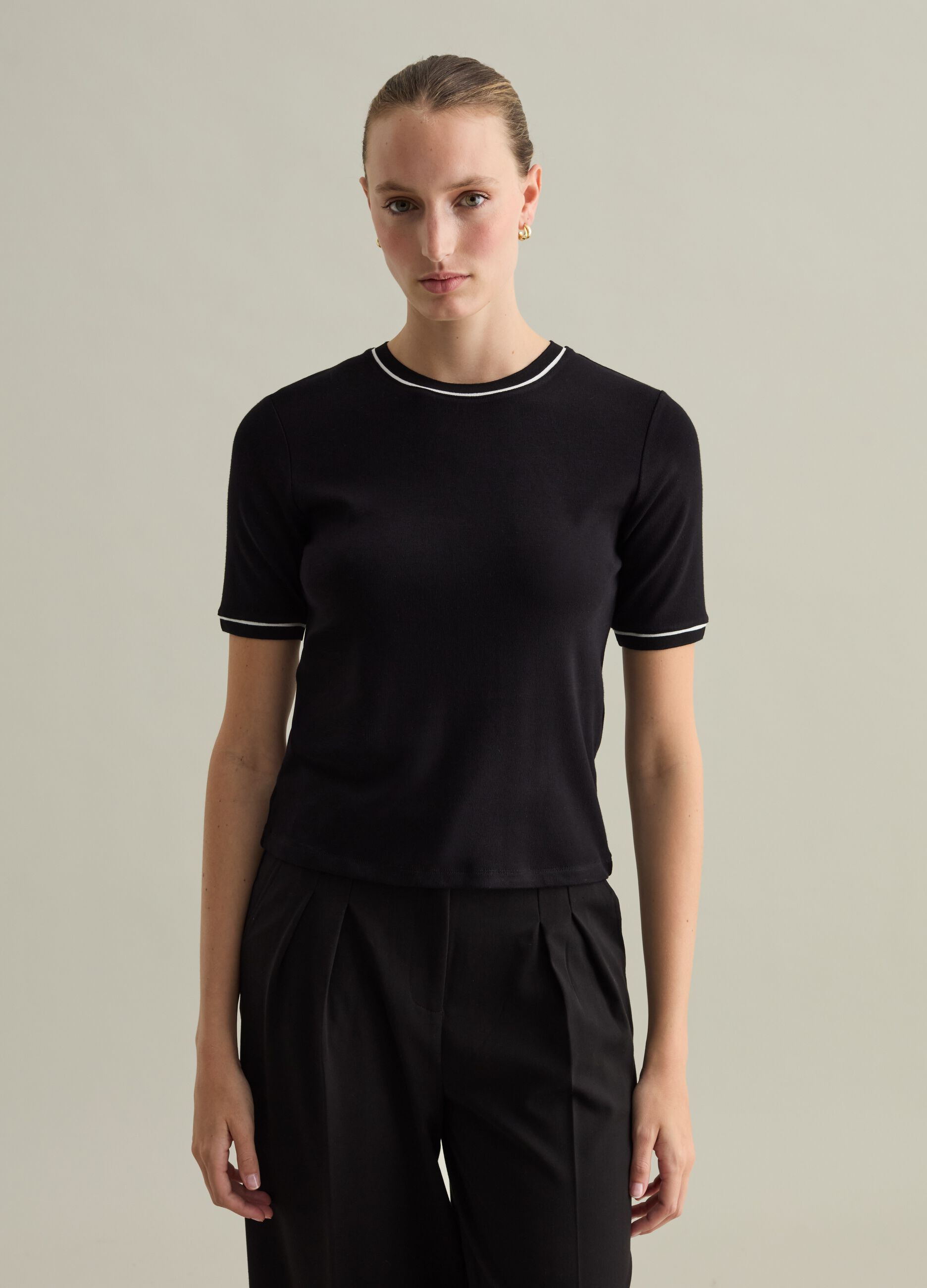 T-shirt con piping a contrasto Contemporary