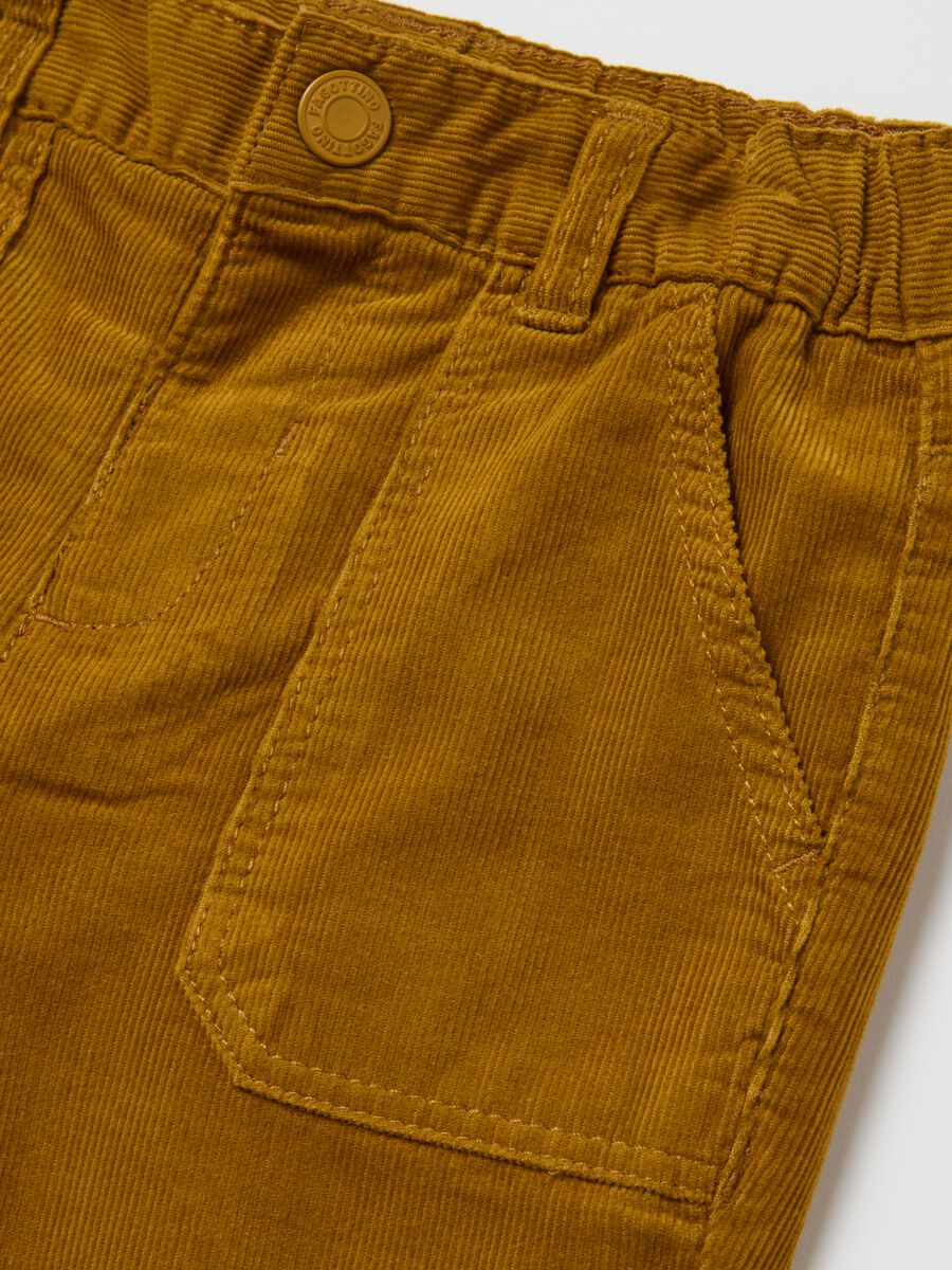 Pantaloni in corduroy con tasche_3