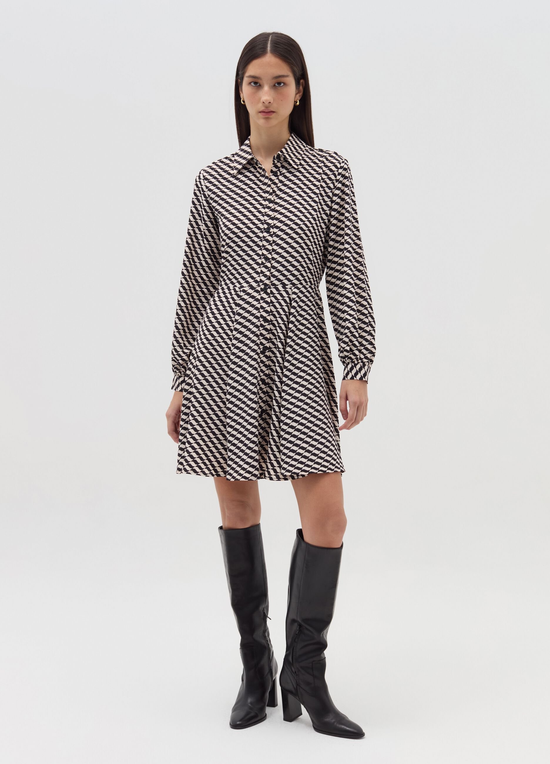 Short shirt dress with pattern