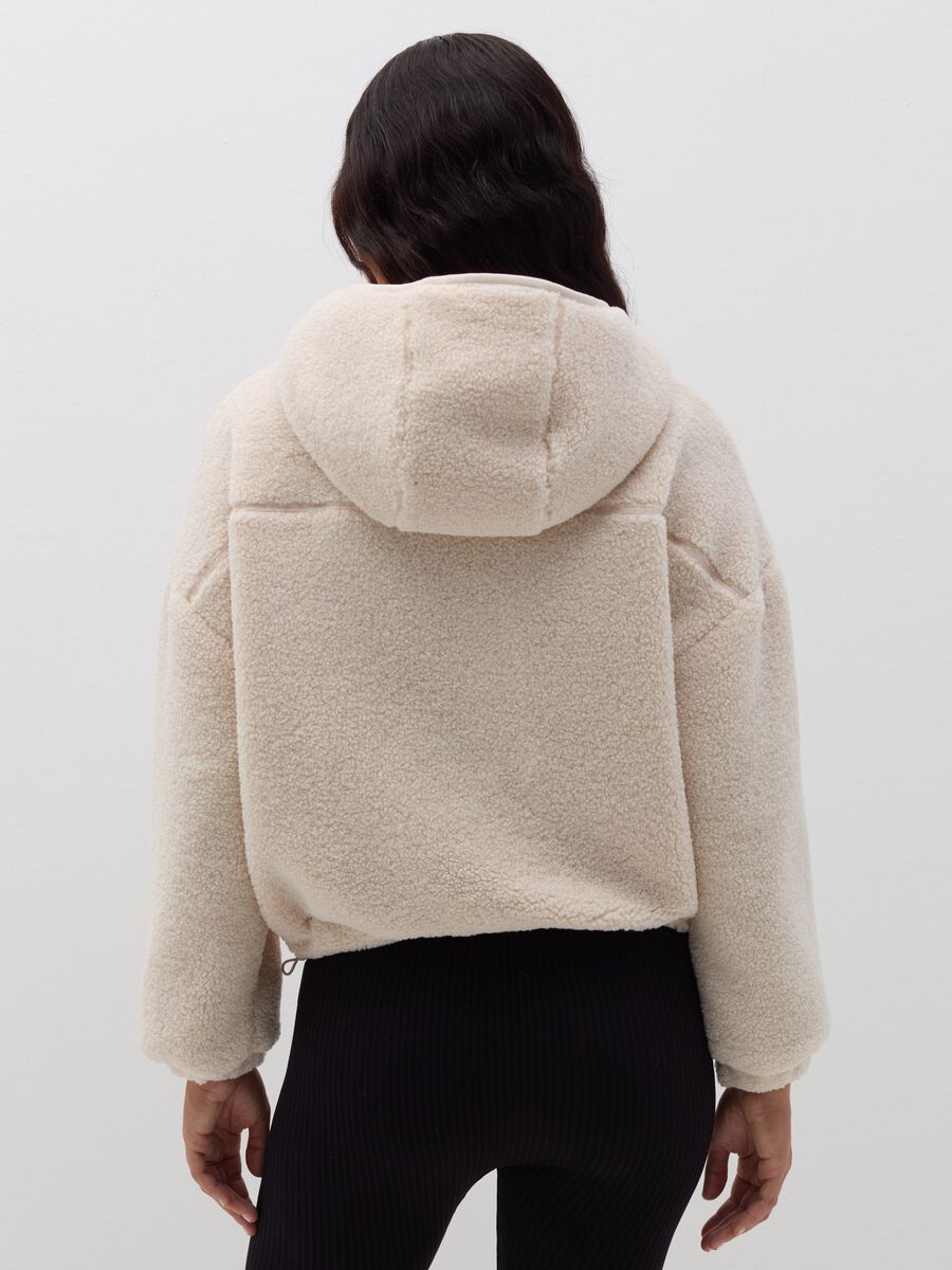 Crop jacket in borg fleece with hood_2