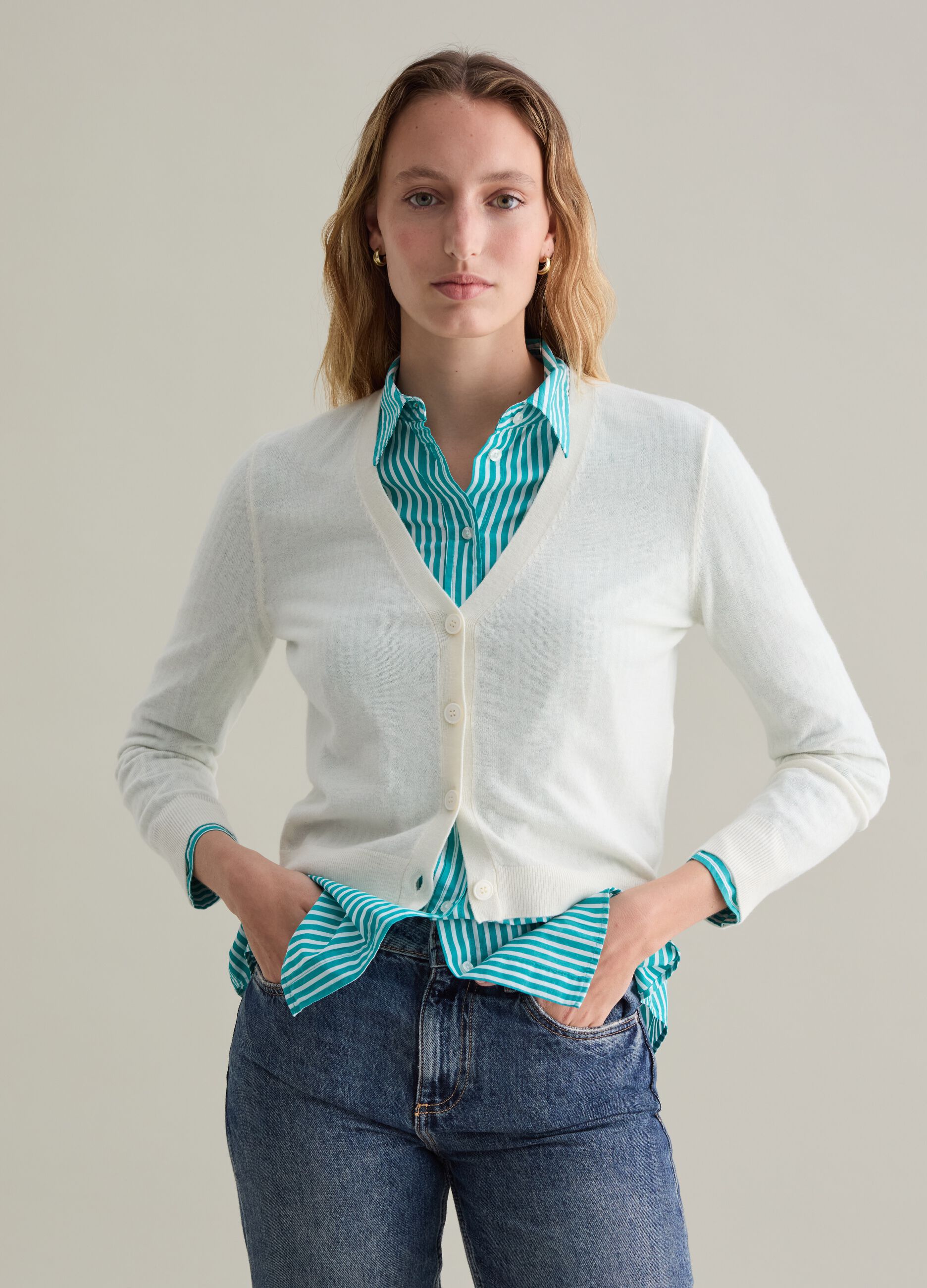 V-neck cardigan in wool