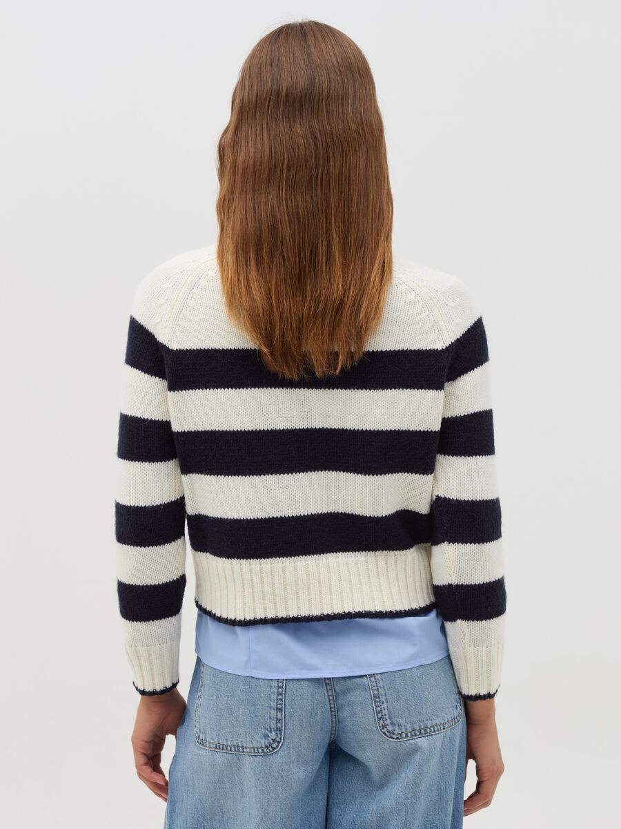 Striped pullover with raglan sleeves_2