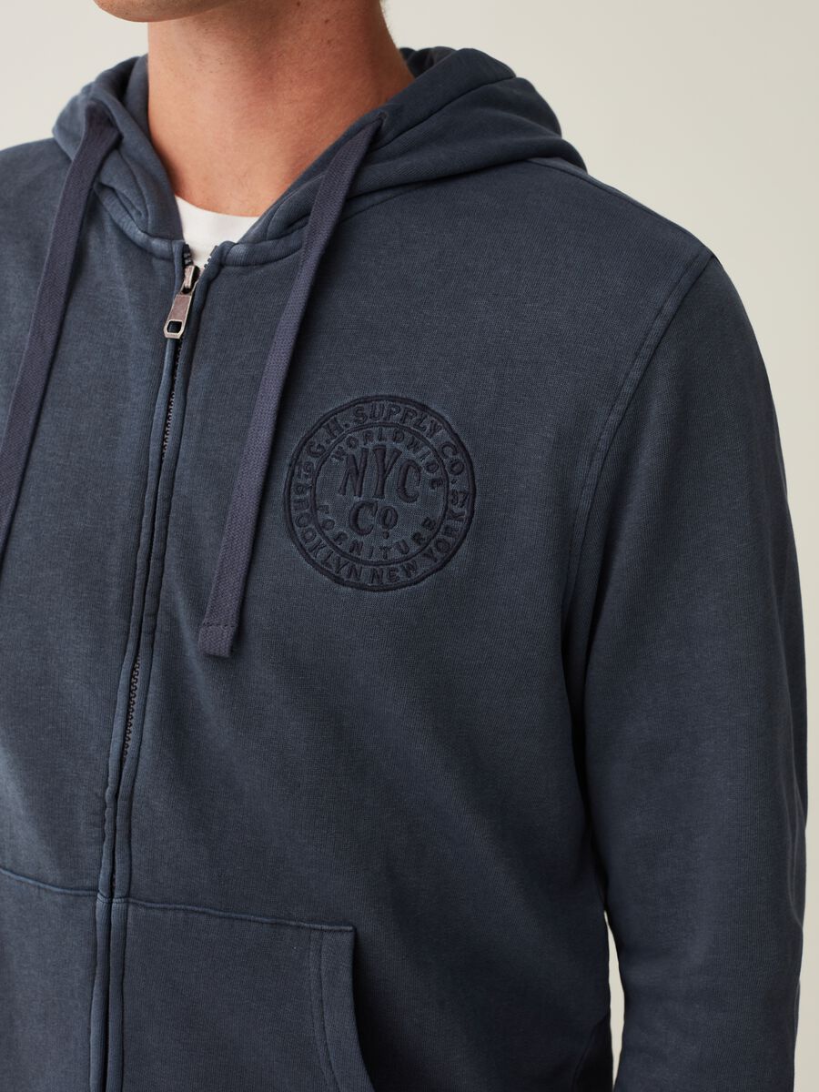 Full-zip sweatshirt with hood and logo embroidery_3