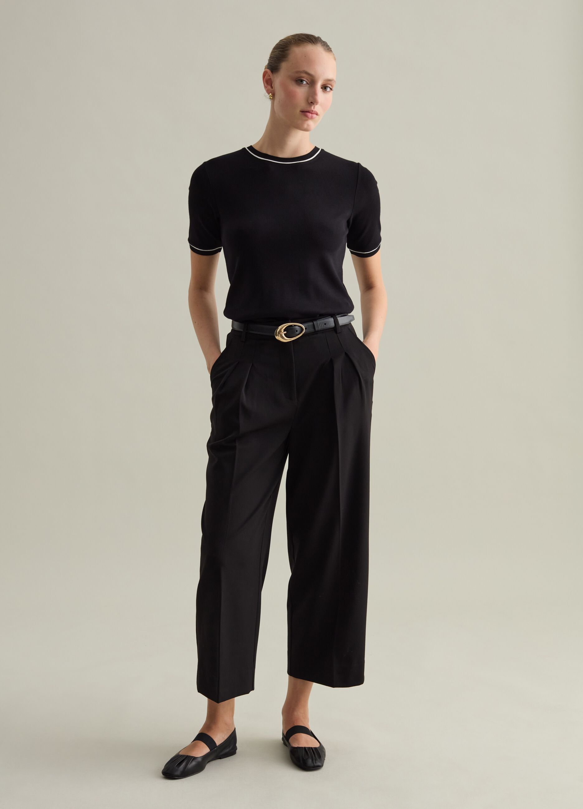 Contemporary wide-leg trousers with darts