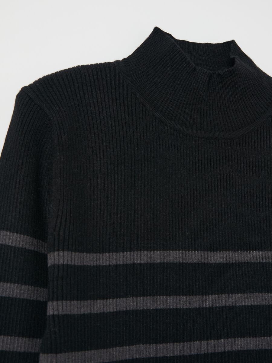 Pullover with striped mock neck_5