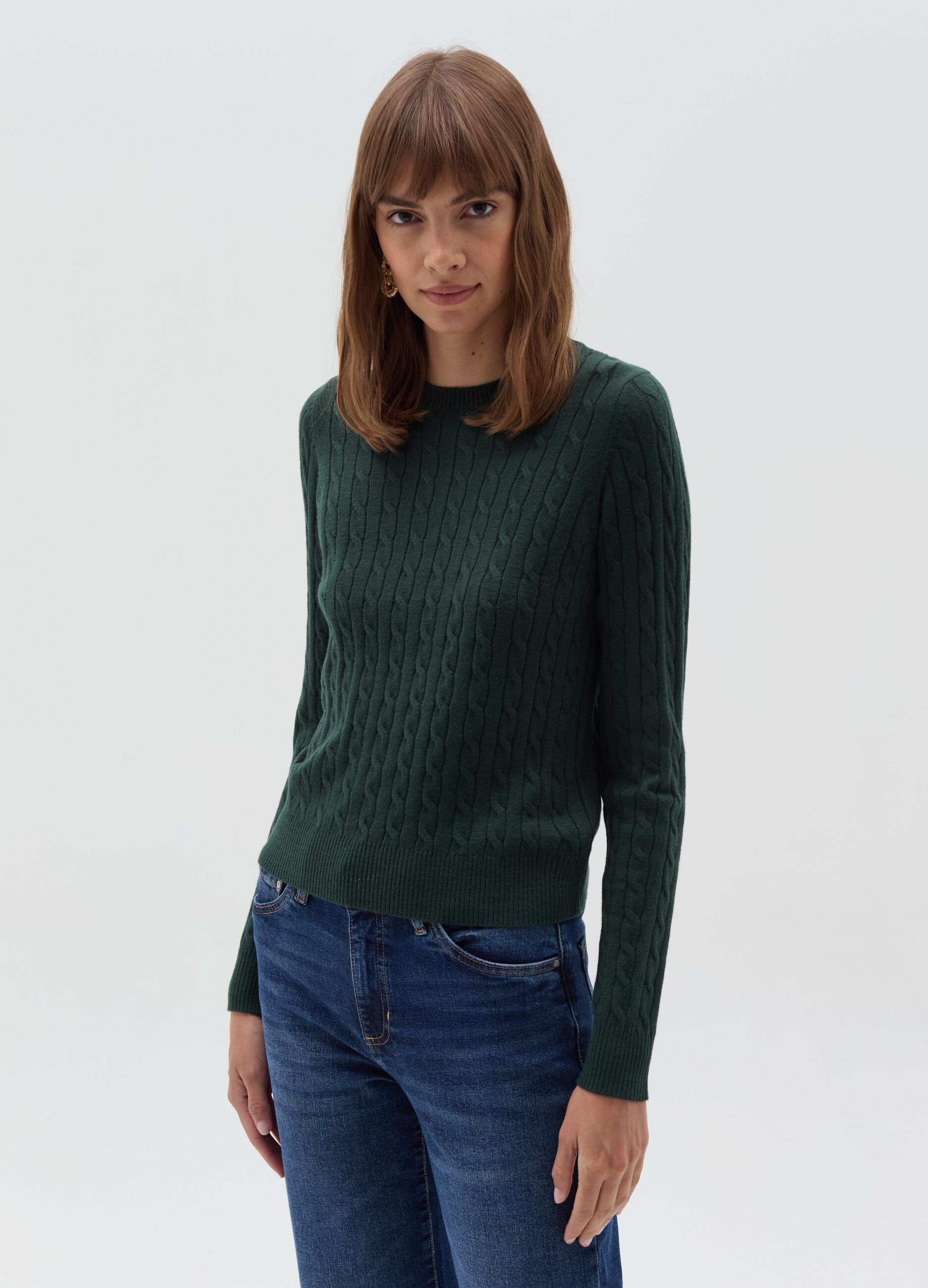 Ribbed pullover with cable-knit design