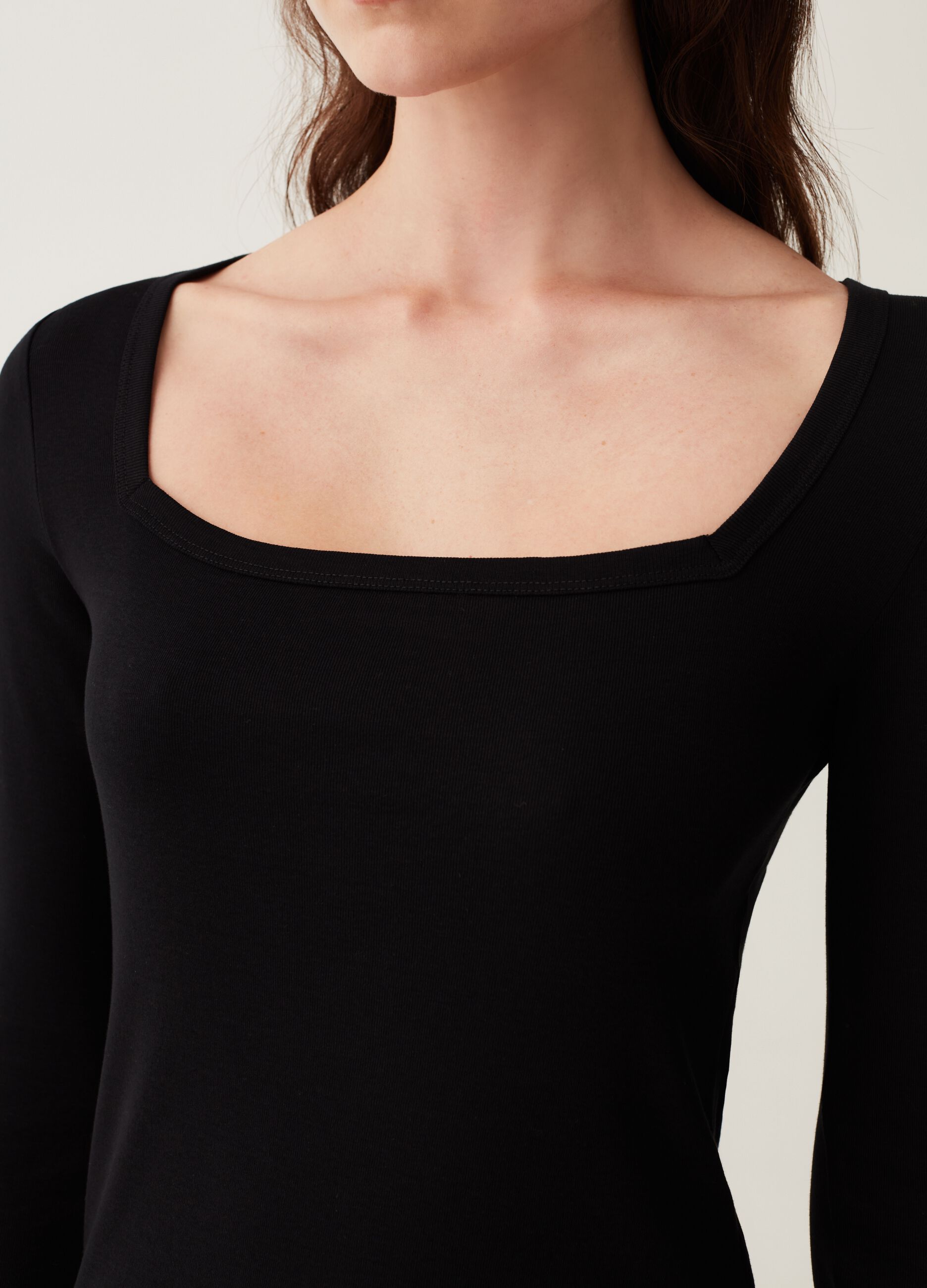 Long-sleeved T-shirt with square neck