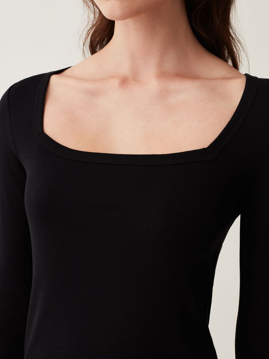 Long-sleeved T-shirt with square neck_3