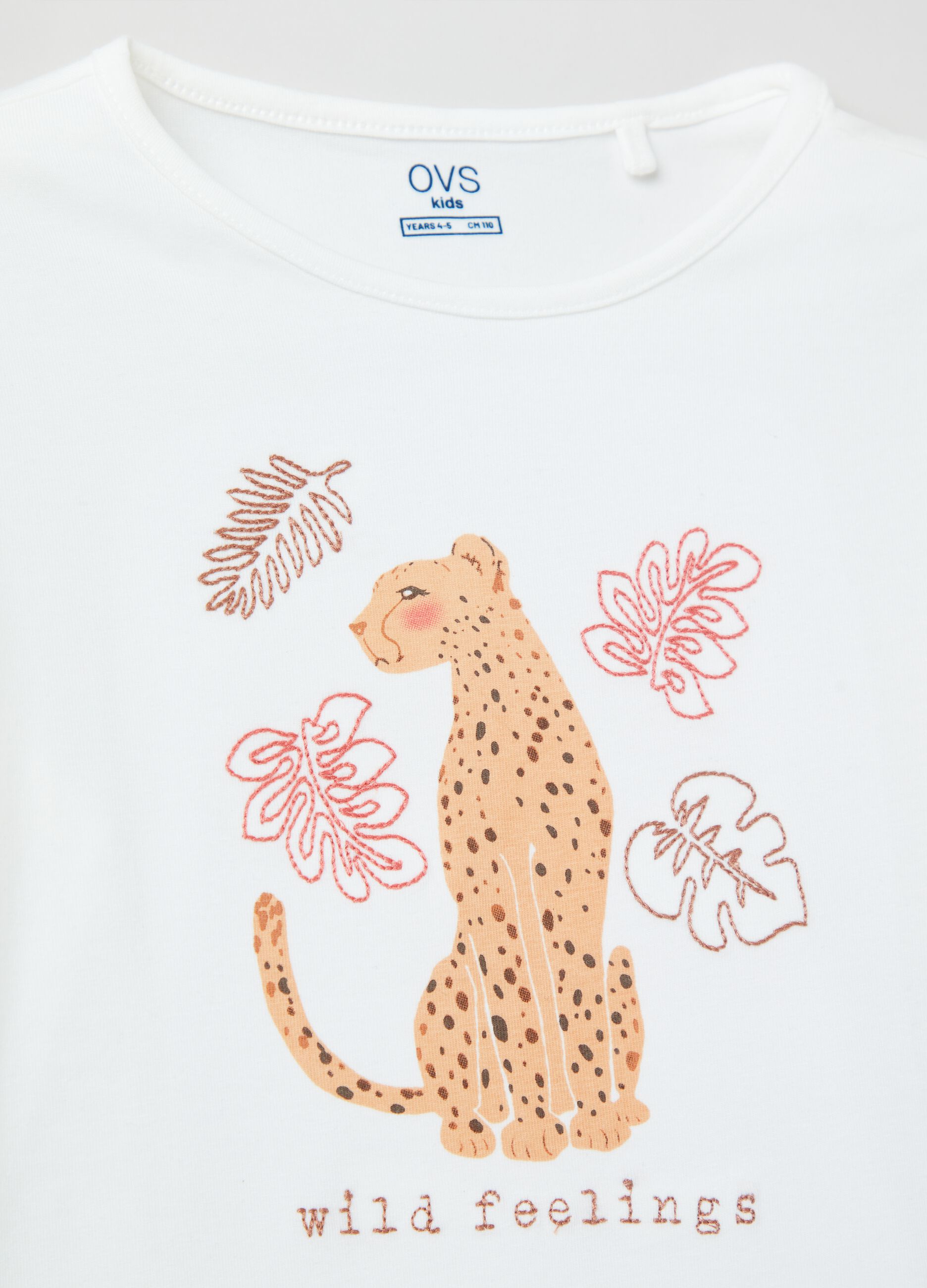 T-shirt with leopard print and round neck