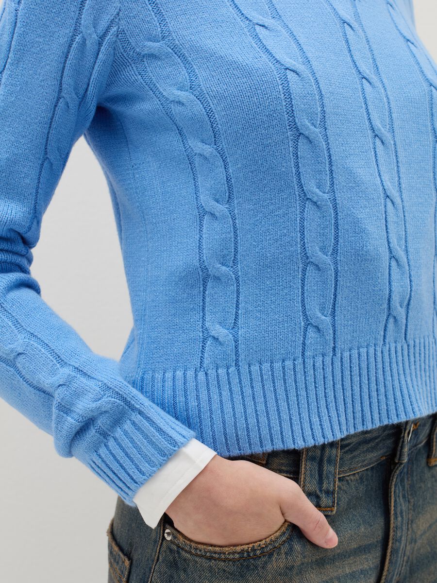 Cable-knit crop pullover with V neck_3