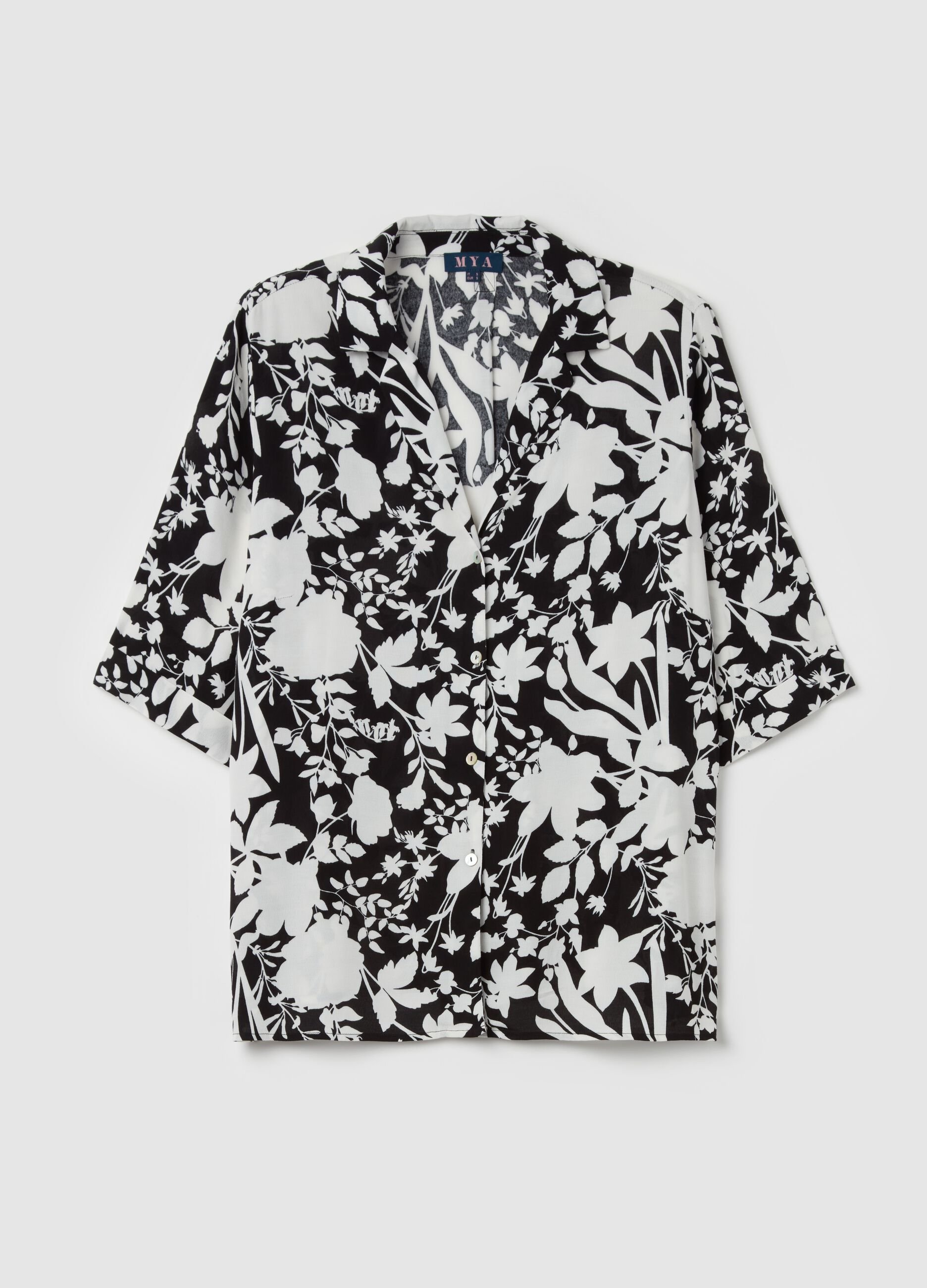 Curvy floral shirt