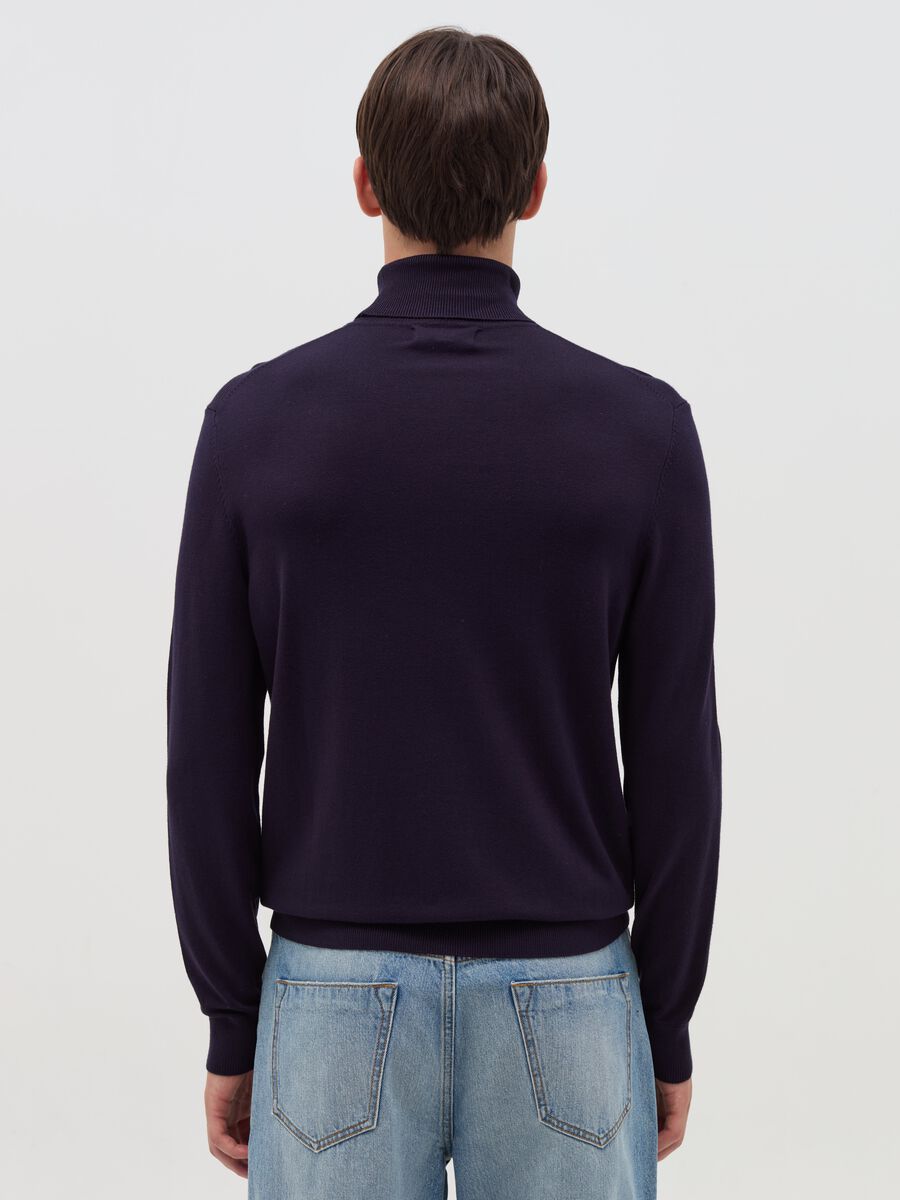 Pullover with high neck_3