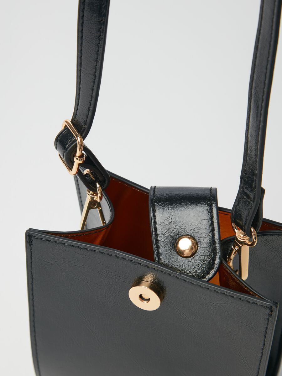 Squared bag with shoulder strap_2