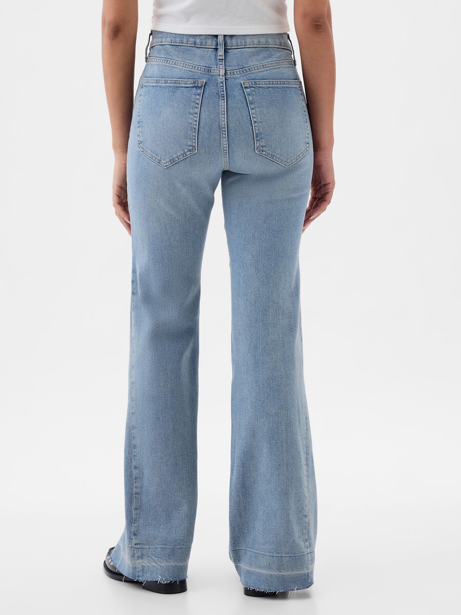 Flare-fit high-waist jeans with raw edging_3