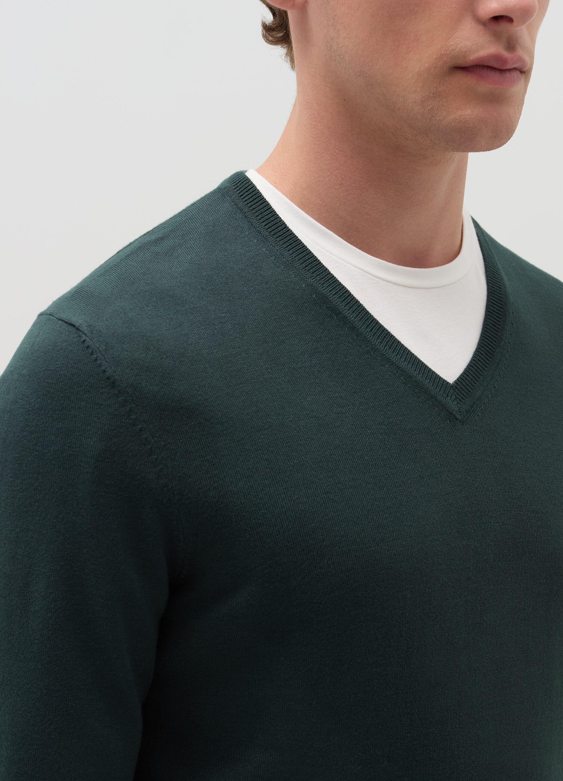 V-neck pullover