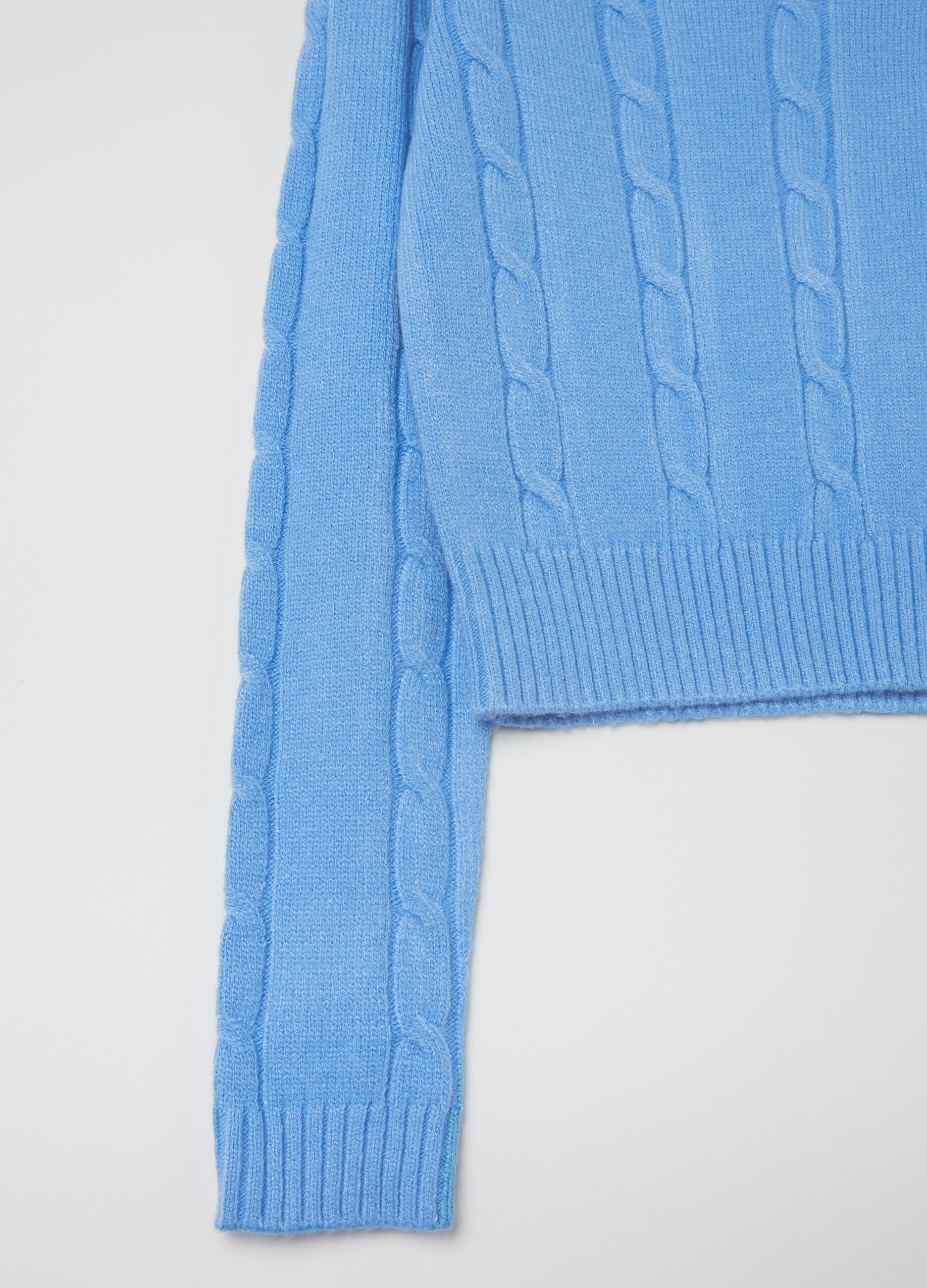 Cable-knit crop pullover with V neck