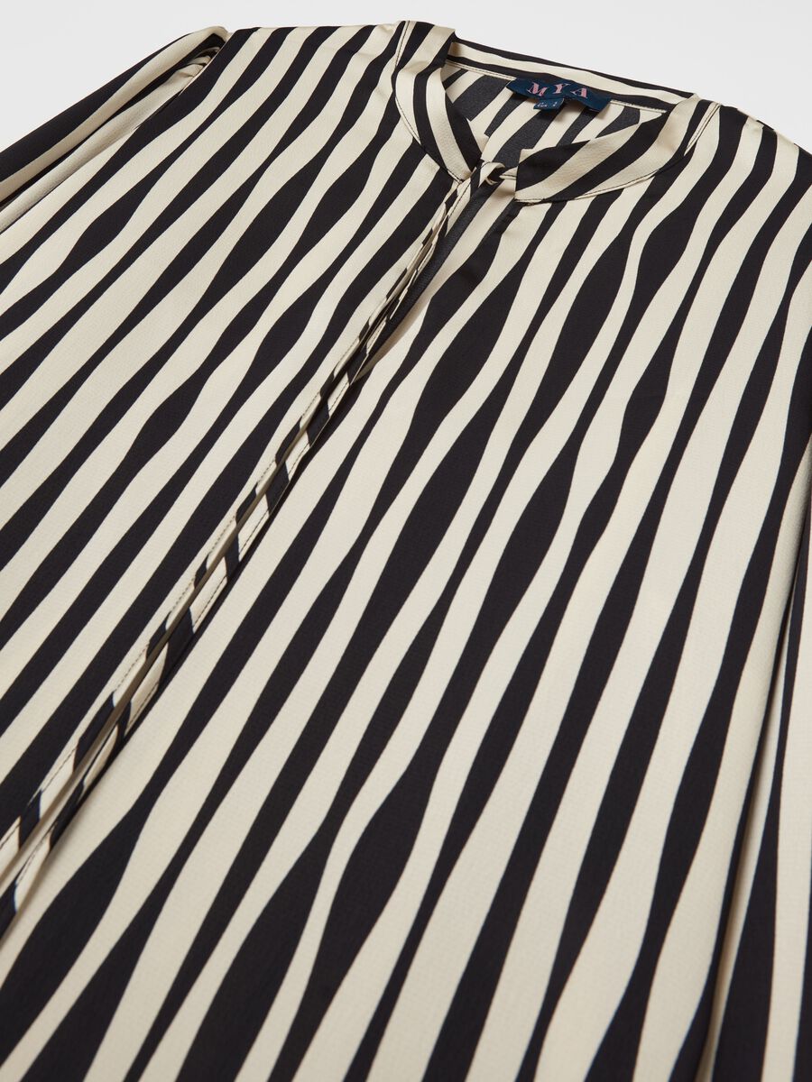 Curvy striped blouse with hook_5